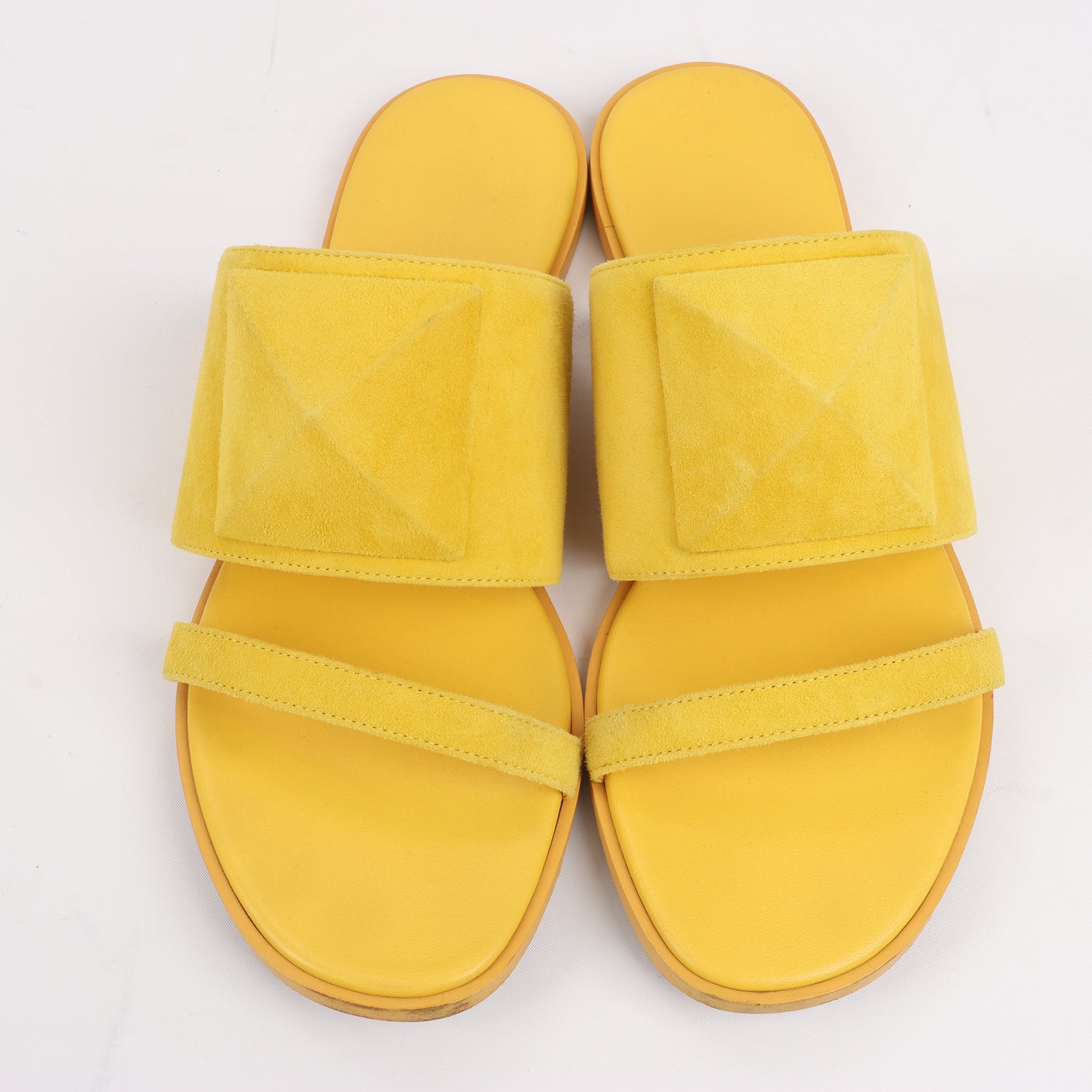 HERMES Kaia Wildledersandalen in Gelbgold, Größe 36,5 EU