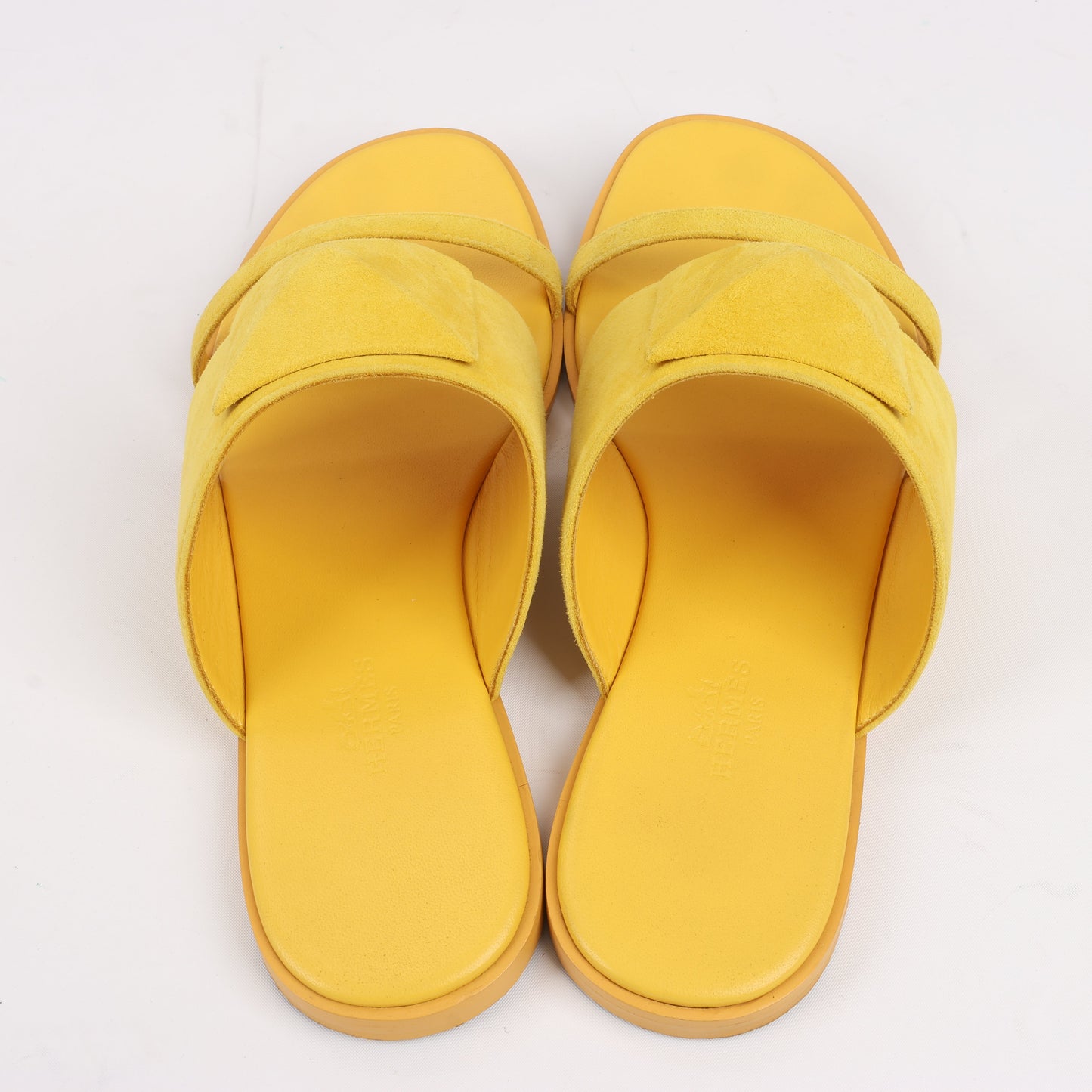 HERMES Kaia Wildledersandalen in Gelbgold, Größe 36,5 EU