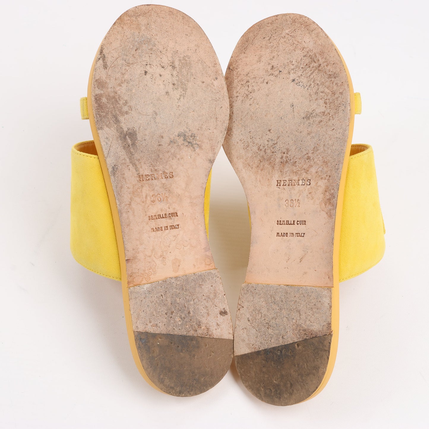HERMES Kaia Wildledersandalen in Gelbgold, Größe 36,5 EU