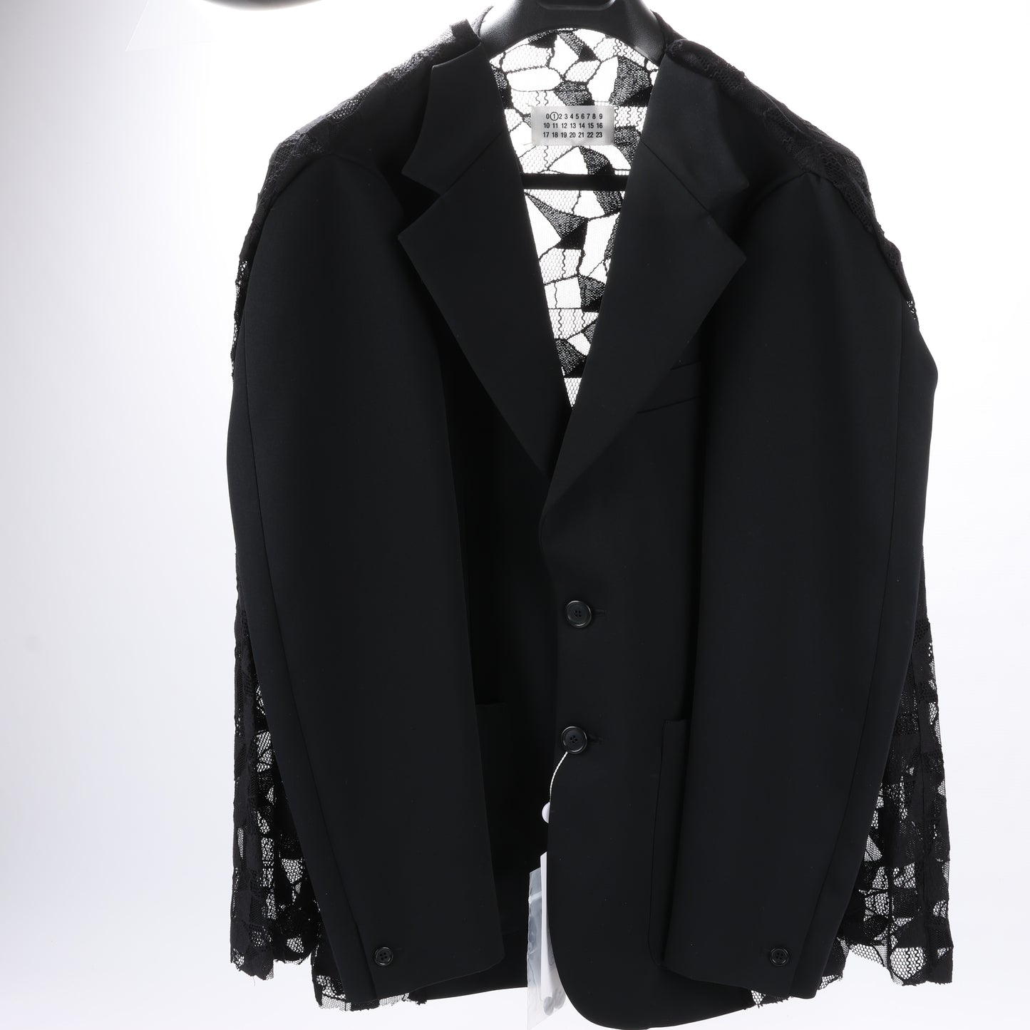 Blazer noir Maison Margiela avec superposition de dentelle, taille 40