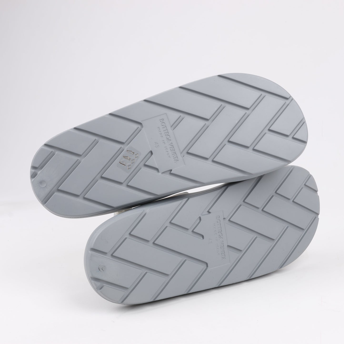 Bottega Veneta Rubber Band Sandals in Grey, Size 43 EU
