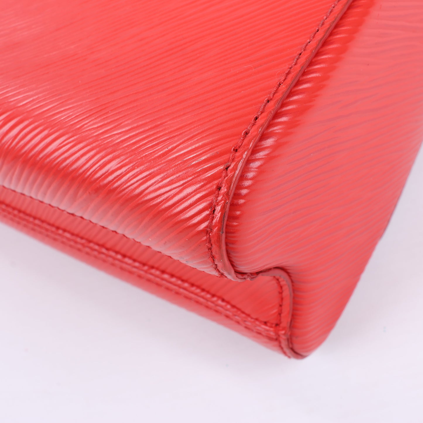 Louis Vuitton Epi Leather Twist Shoulder Bag MM in Red M50523
