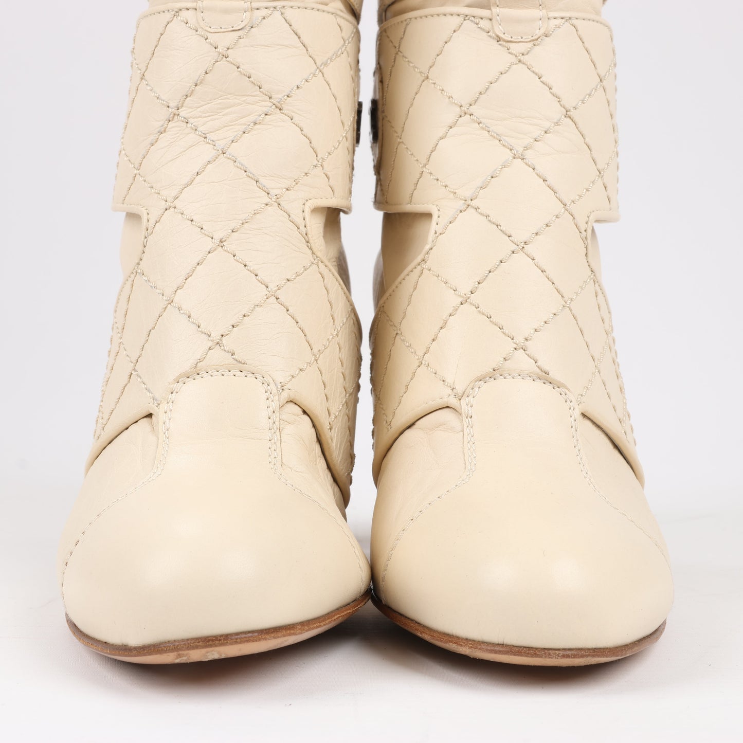 Bottes hautes Chanel Coco Mark Matelasse 06A en cuir ivoire G25325, pointure 38,5 EU