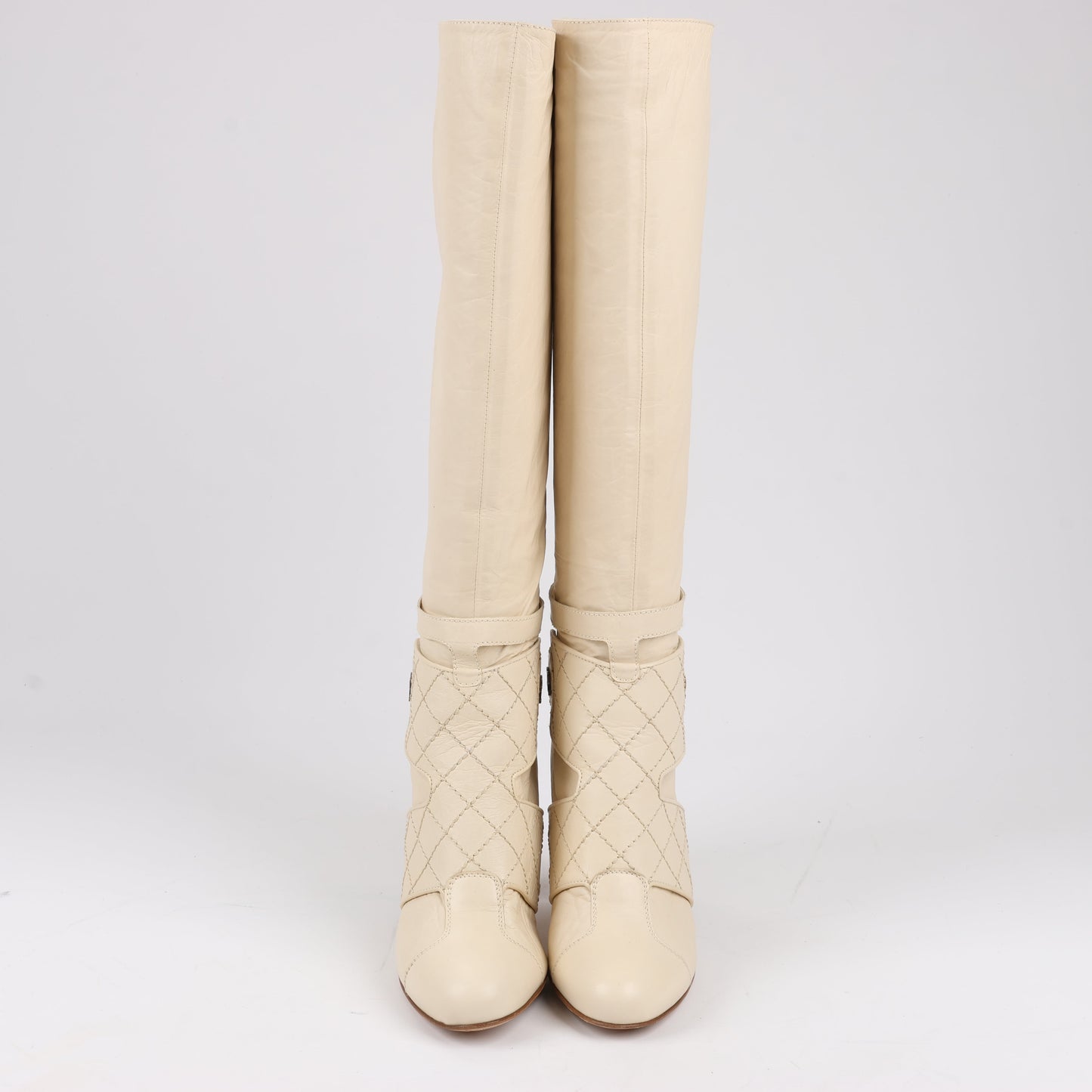 Bottes hautes Chanel Coco Mark Matelasse 06A en cuir ivoire G25325, pointure 38,5 EU