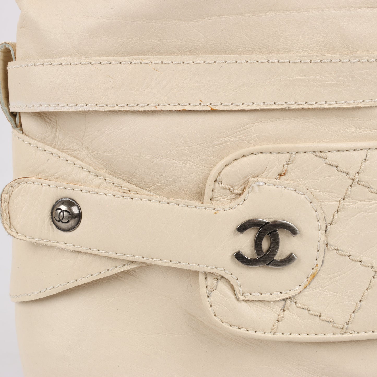 Bottes hautes Chanel Coco Mark Matelasse 06A en cuir ivoire G25325, pointure 38,5 EU