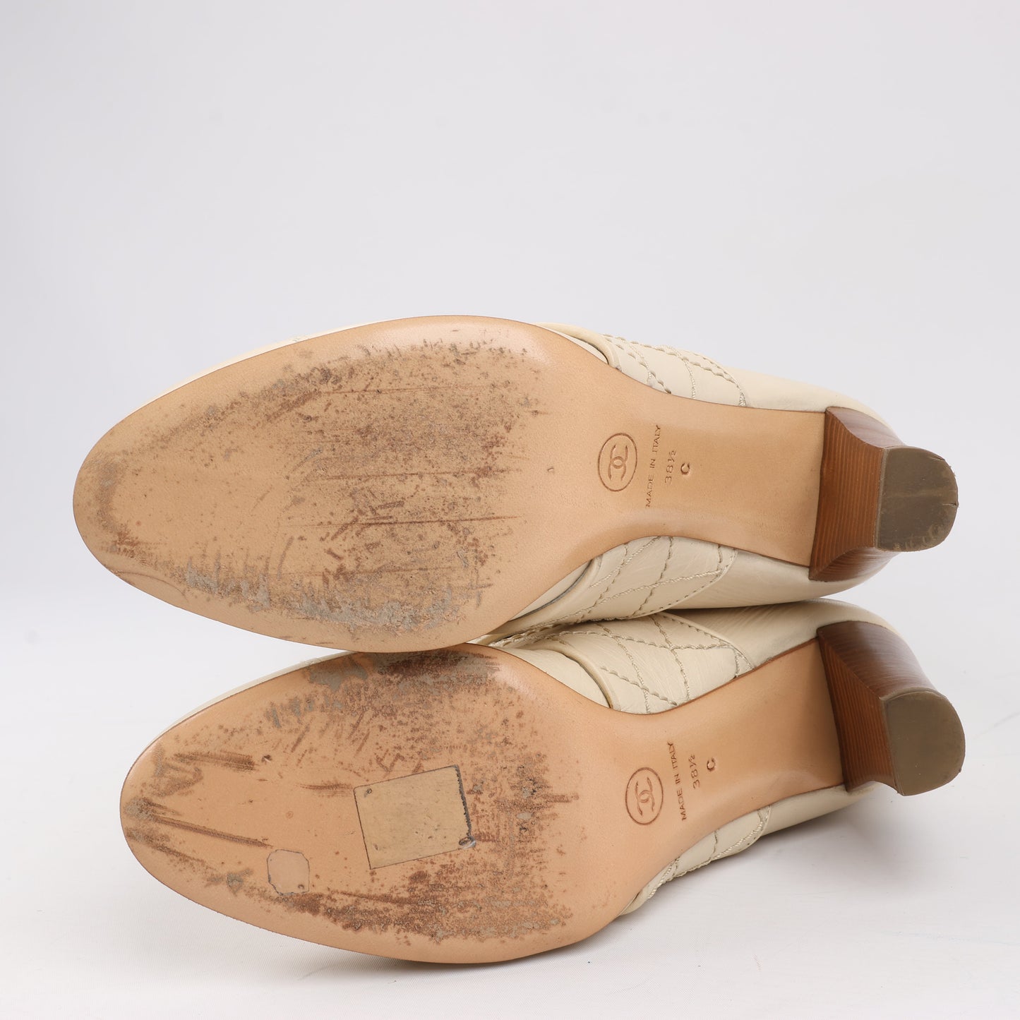 Bottes hautes Chanel Coco Mark Matelasse 06A en cuir ivoire G25325, pointure 38,5 EU