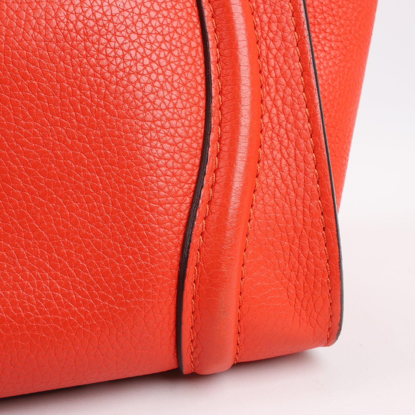 Sac à main Celine Luggage Micro en cuir rouge