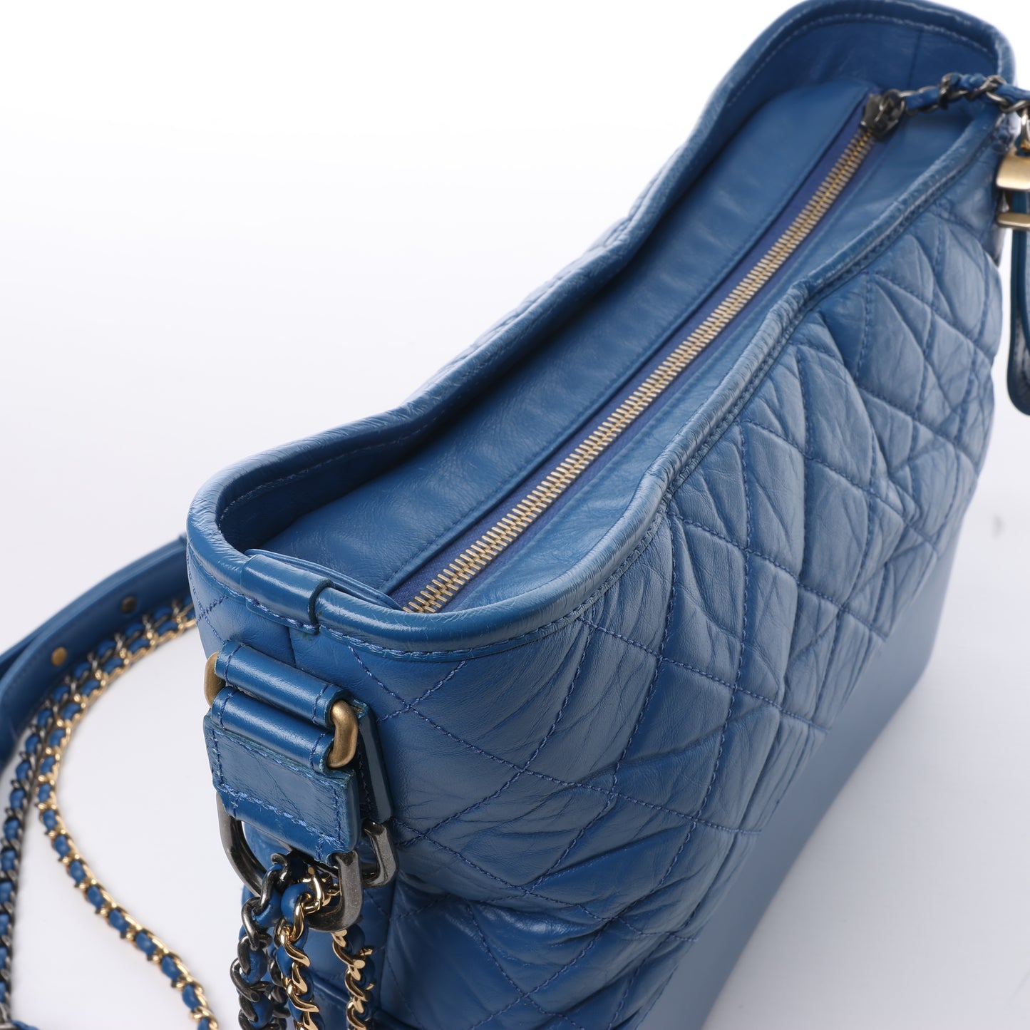 Sac à bandoulière Chanel Gabrielle Doo Chanel Vintage en cuir de veau avec chaîne et garnitures en métal bleu doré et argenté 27113839