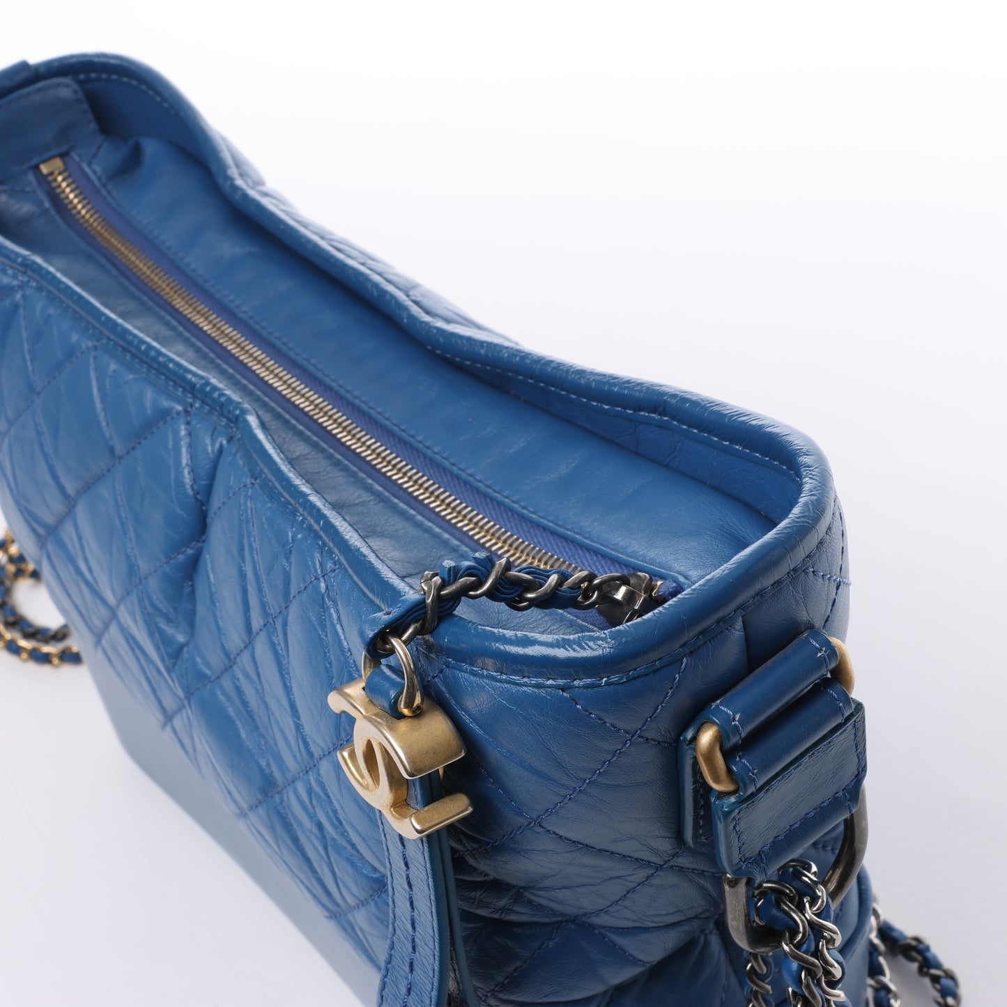 Sac à bandoulière Chanel Gabrielle Doo Chanel Vintage en cuir de veau avec chaîne et garnitures en métal bleu doré et argenté 27113839
