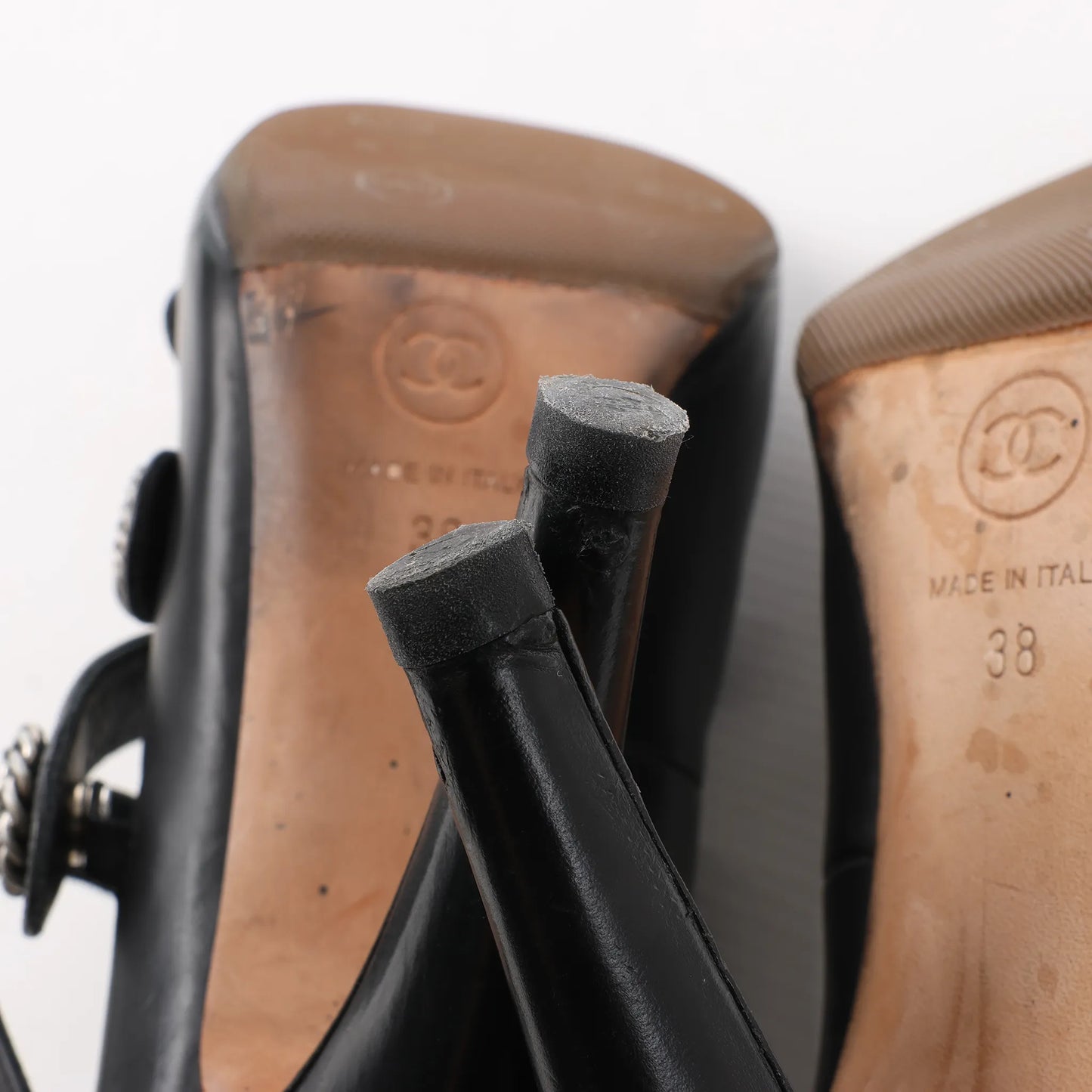 Chanel Coco Mark Lion Clover Buttons Leather Pumps in Black, Size 38 EU