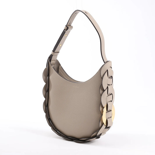 Chloe – Darryl – Schultertasche aus Leder in Taupe