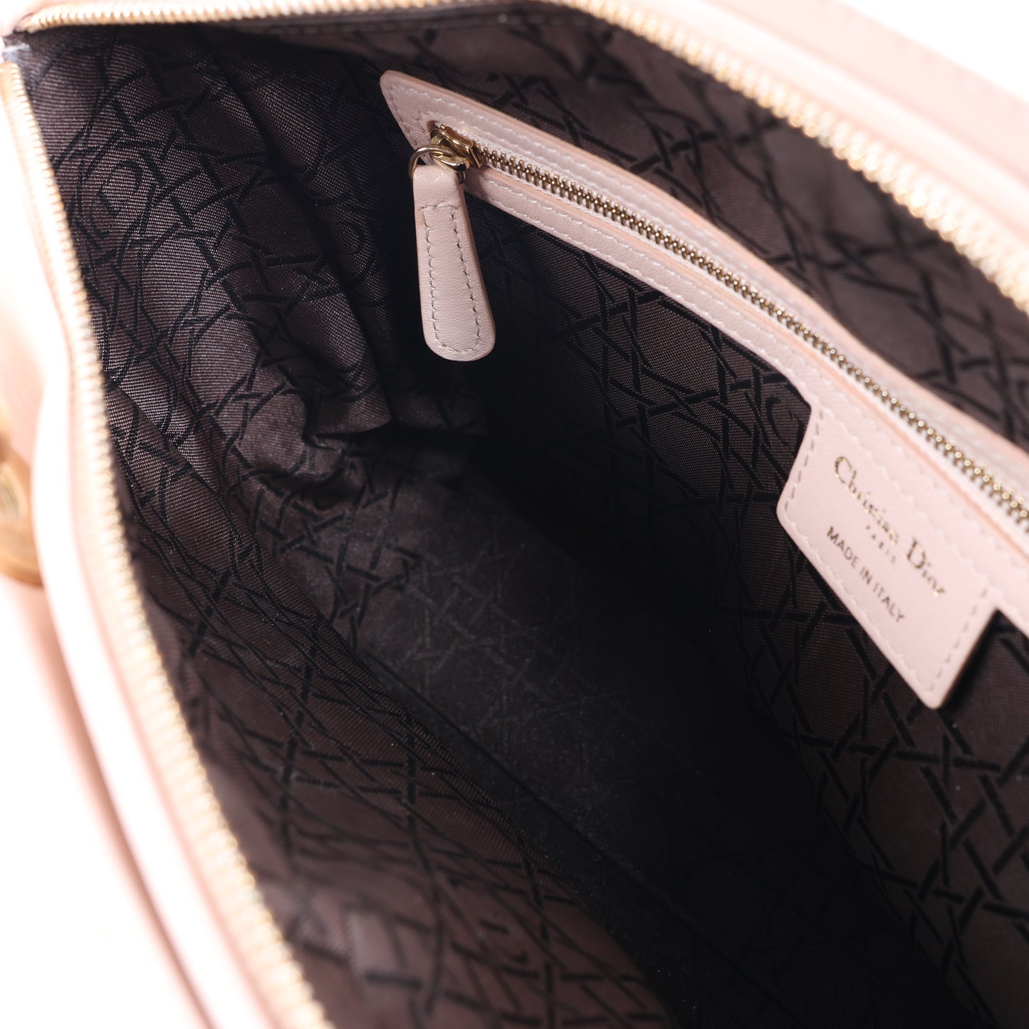Grand sac à main double usage en cuir rose clair Lady Dior Cannage de Christian Dior