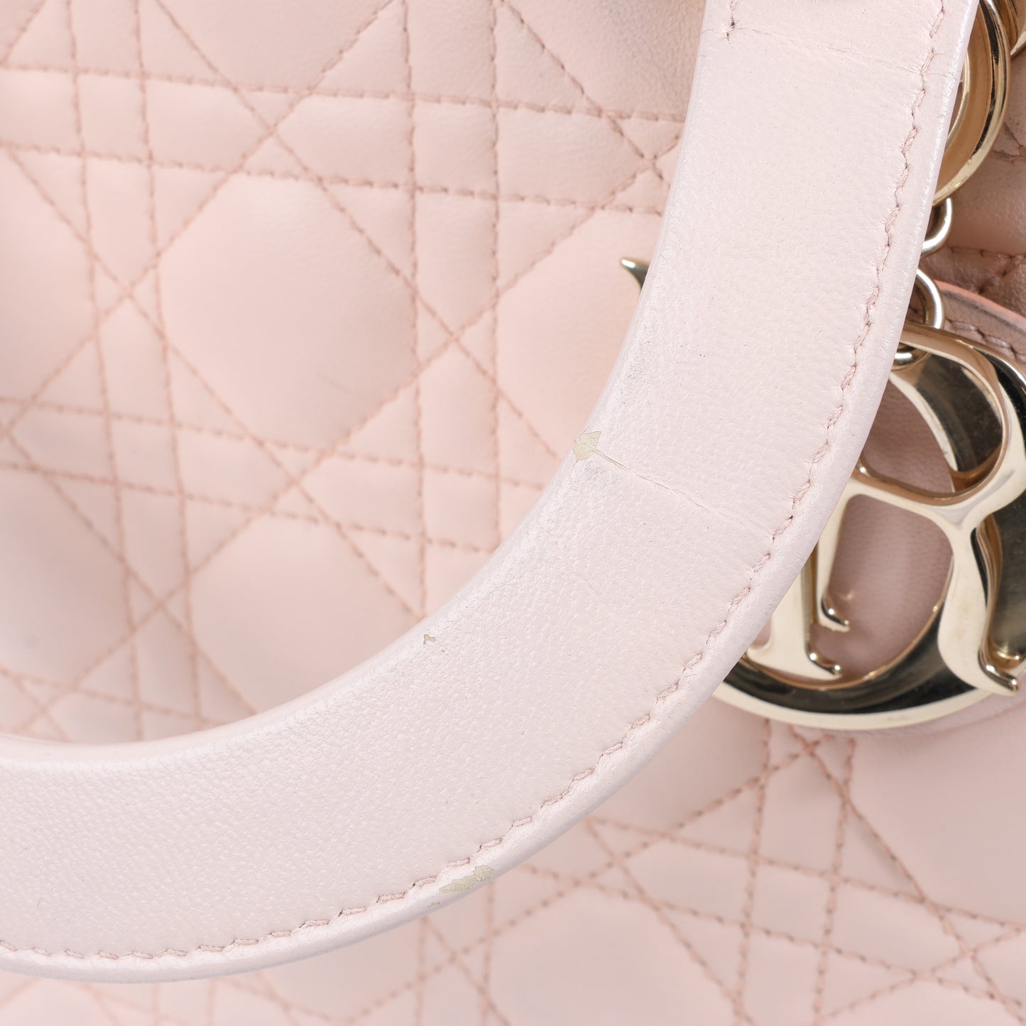 Grand sac à main double usage en cuir rose clair Lady Dior Cannage de Christian Dior