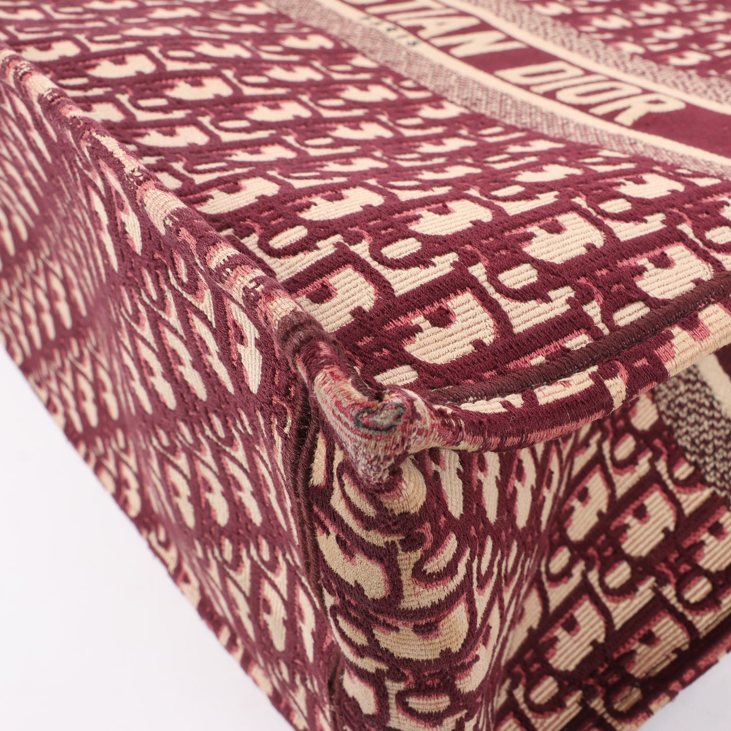Grand sac bandoulière oblique en toile Christian Dior Book Tote bordeaux