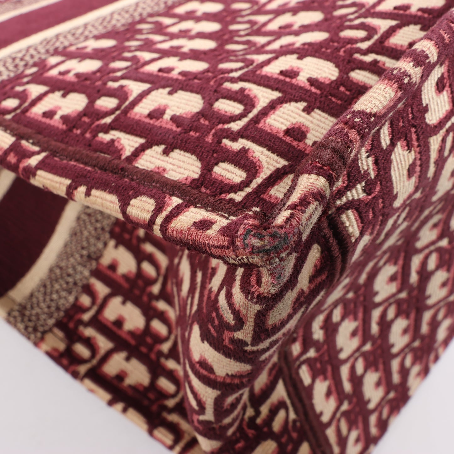 Grand sac bandoulière oblique en toile Christian Dior Book Tote bordeaux