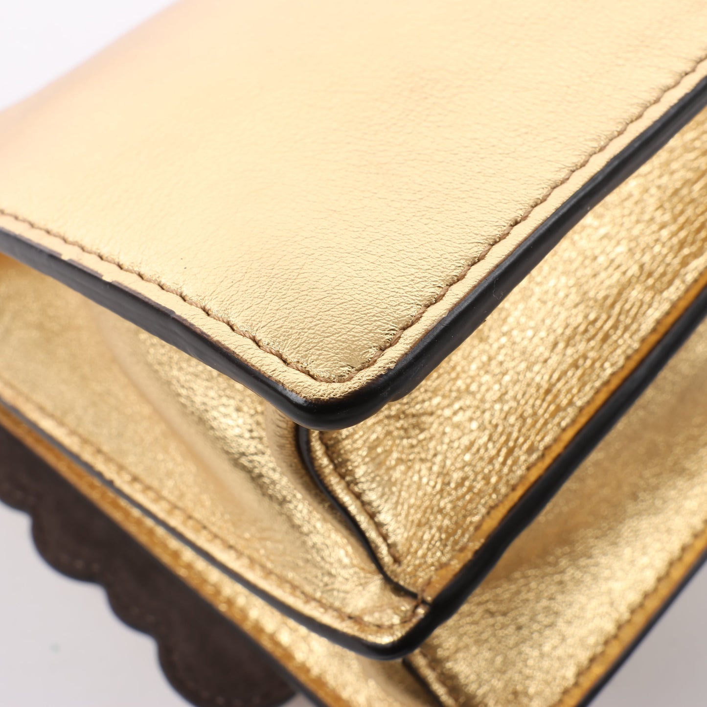 Sac à bandoulière en cuir FENDI Mini Kan I avec chaîne, doré 8M0381