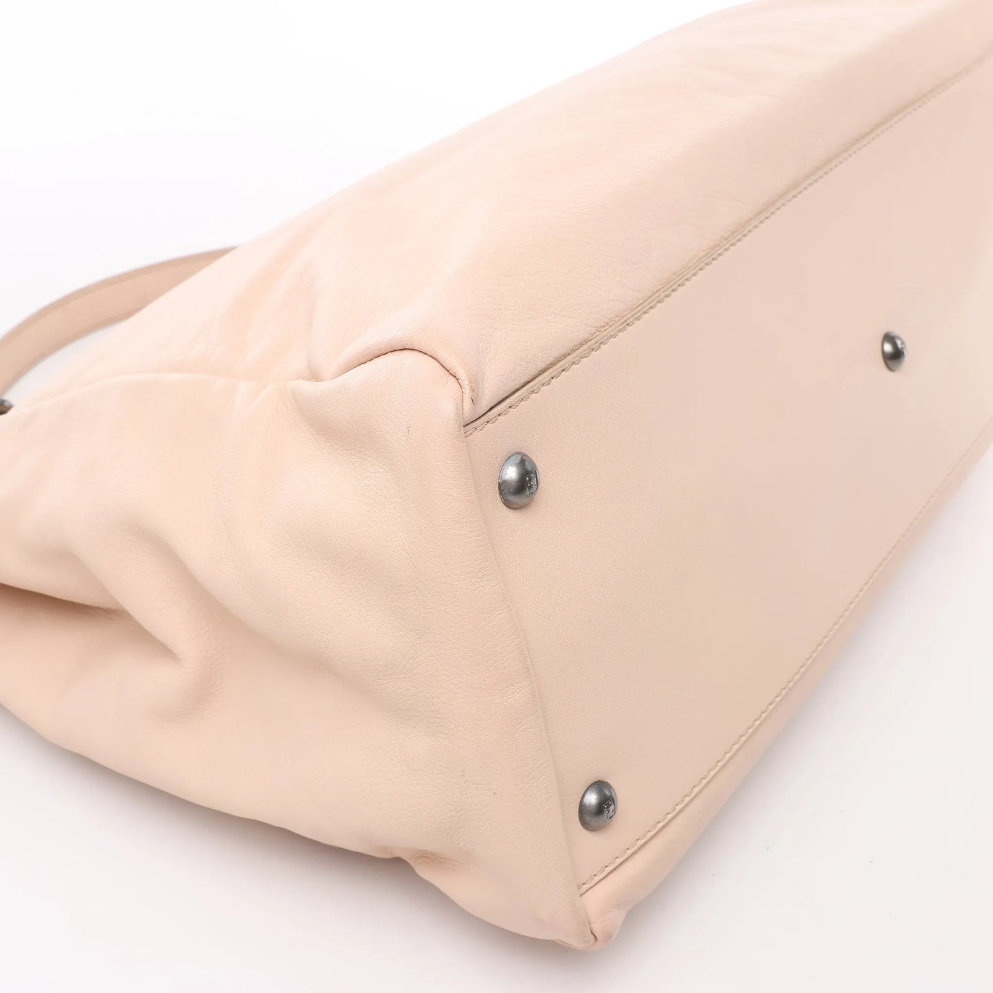 Grand sac à main Fendi Peekaboo en cuir beige poudré 8BN210