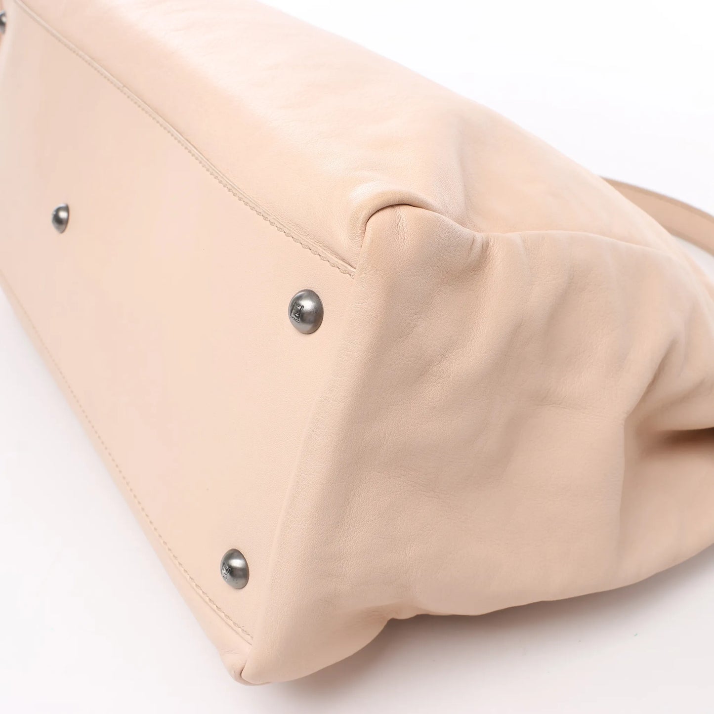 Grand sac à main Fendi Peekaboo en cuir beige poudré 8BN210