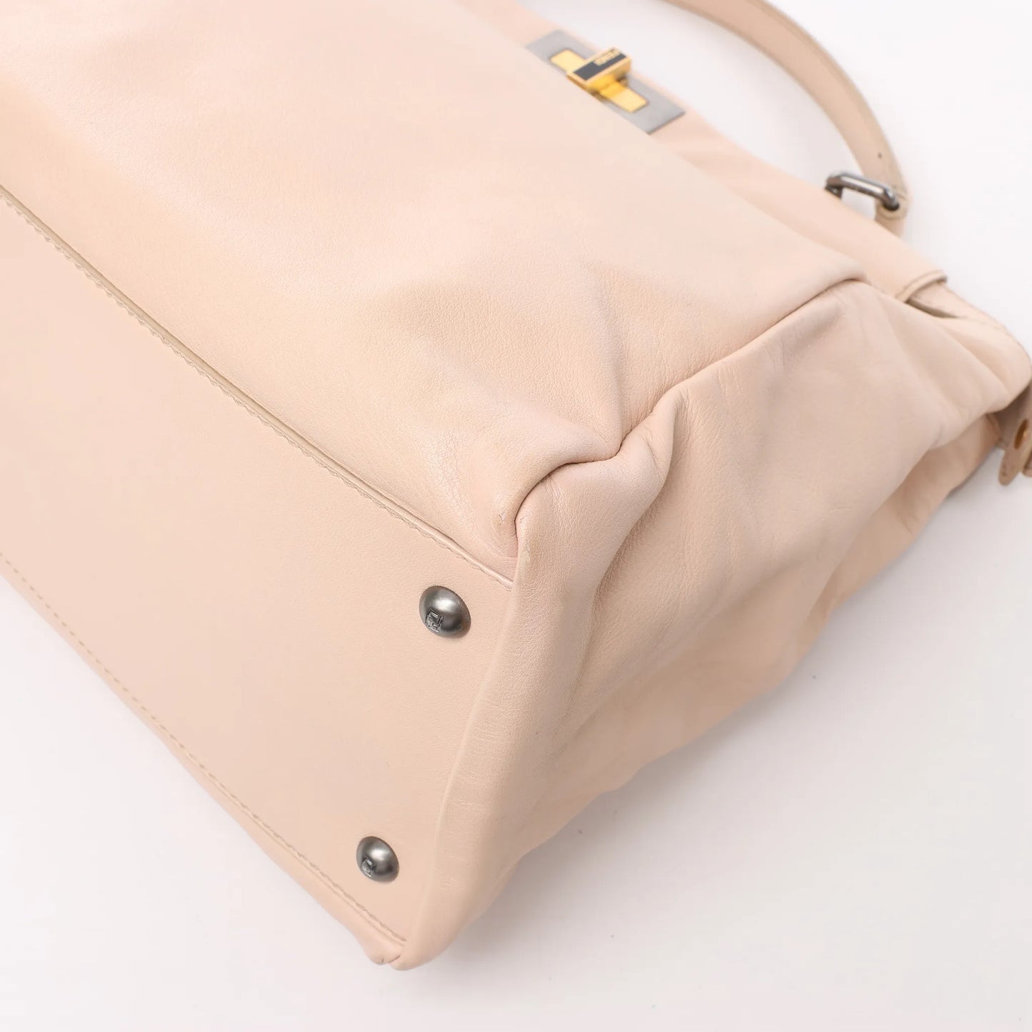Grand sac à main Fendi Peekaboo en cuir beige poudré 8BN210