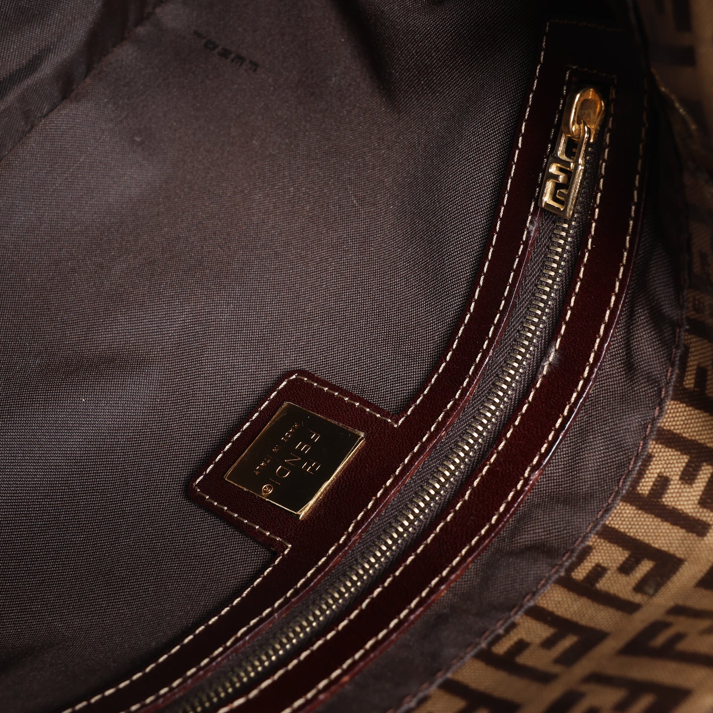 Sac à bandoulière FENDI Zucchino Mamma Baguette en émail marron 26325