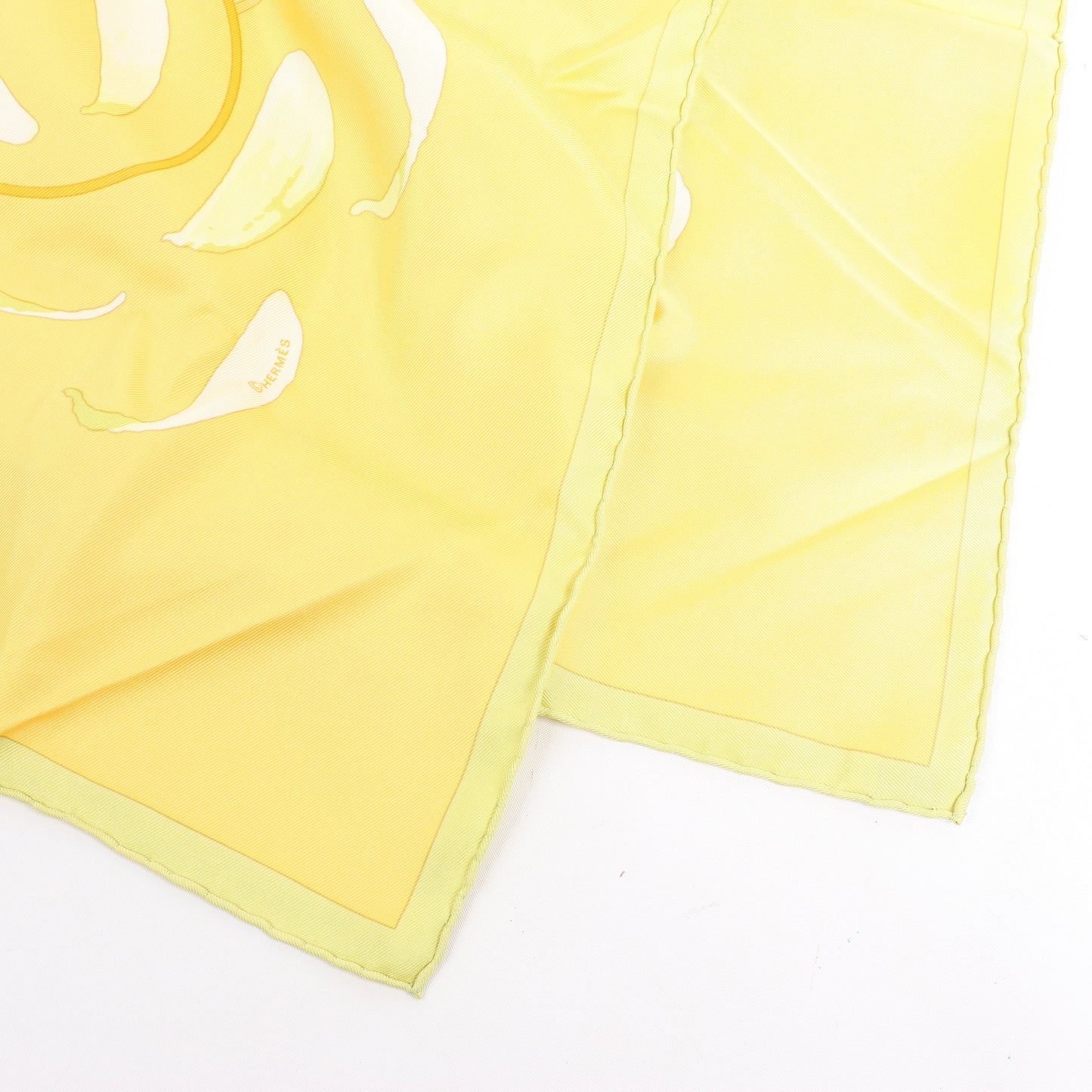 Hermès Carré 90 "Au gre du vent" Silk handkerchief in Yellow