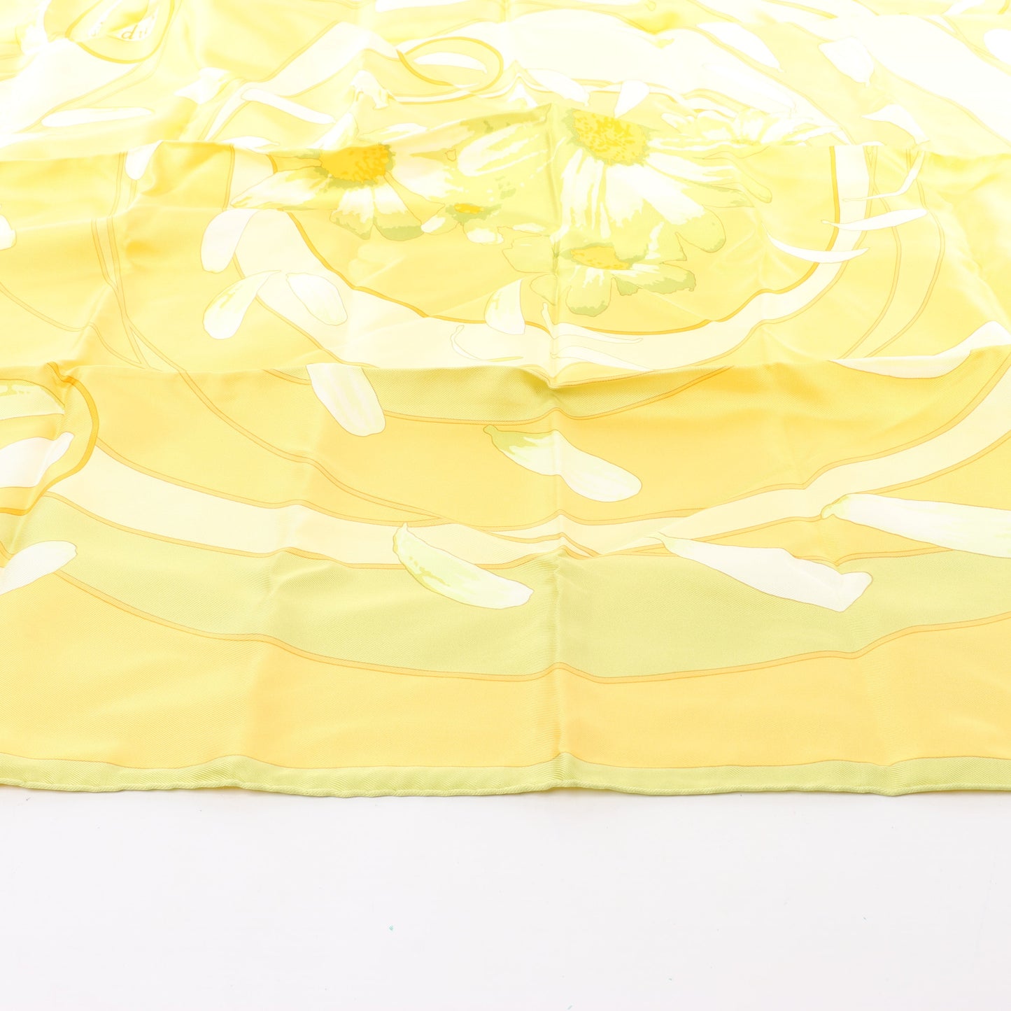 Hermès Carré 90 "Au gre du vent" Silk handkerchief in Yellow