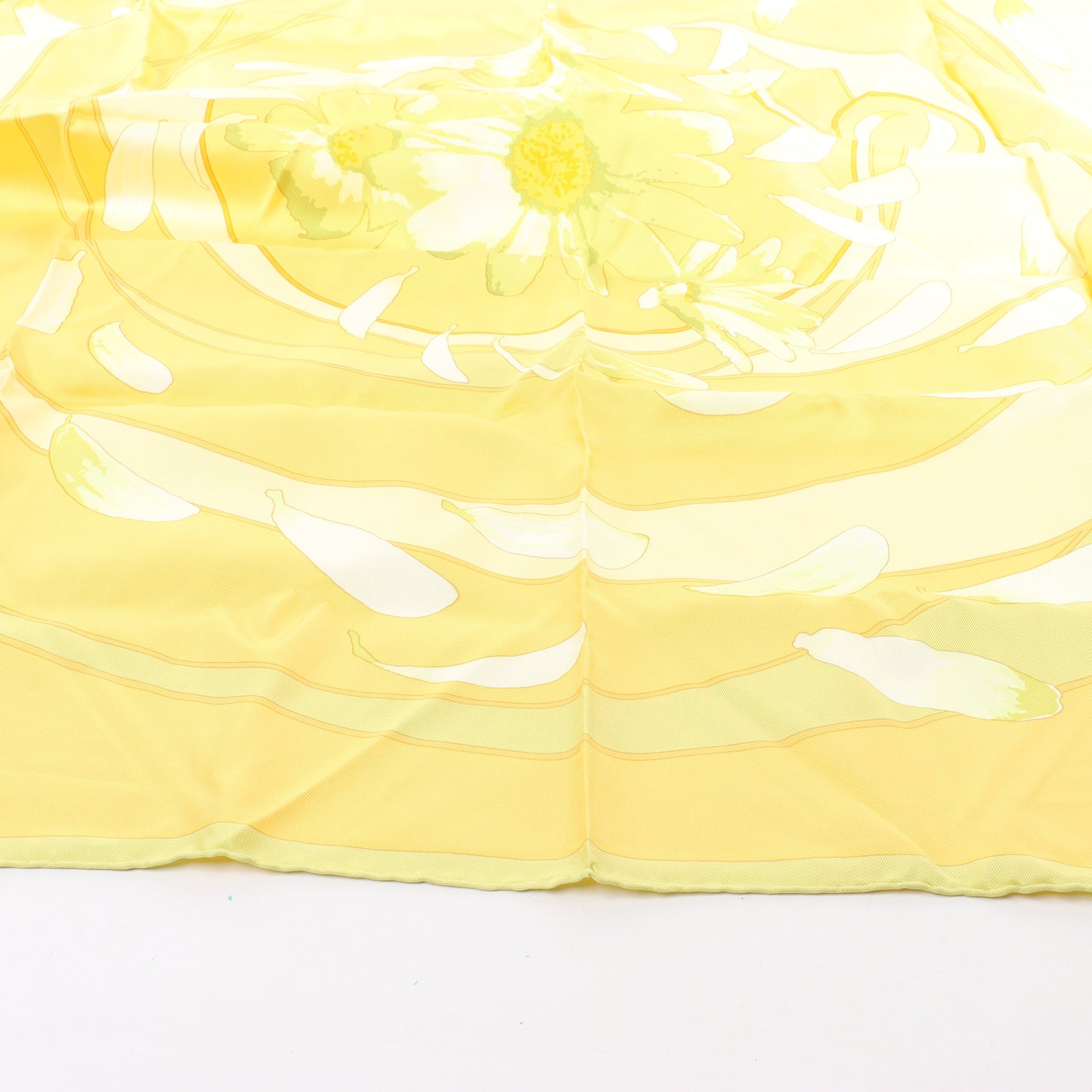 Hermès Carré 90 "Au gre du vent" Silk handkerchief in Yellow