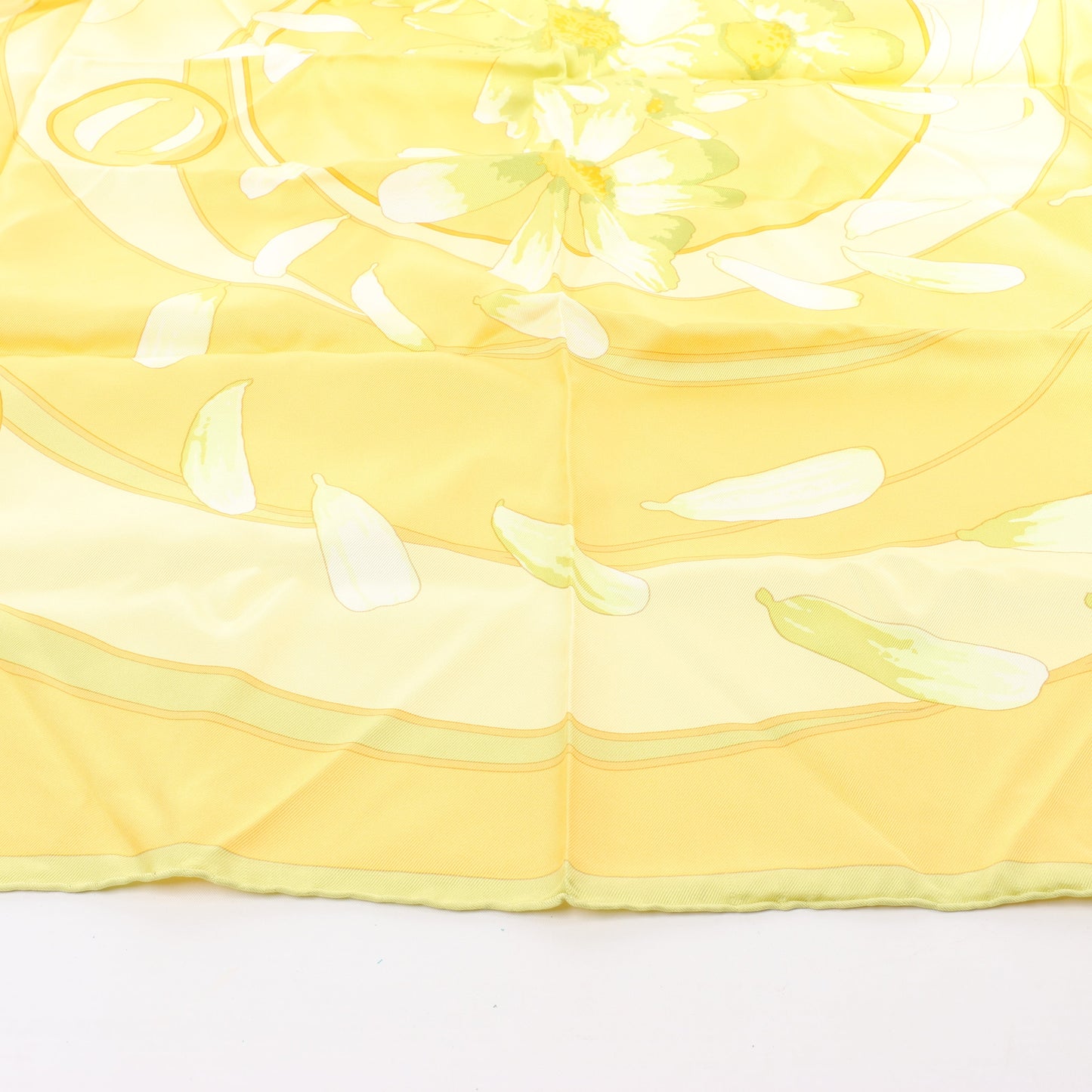 Hermès Carré 90 "Au gre du vent" Silk handkerchief in Yellow