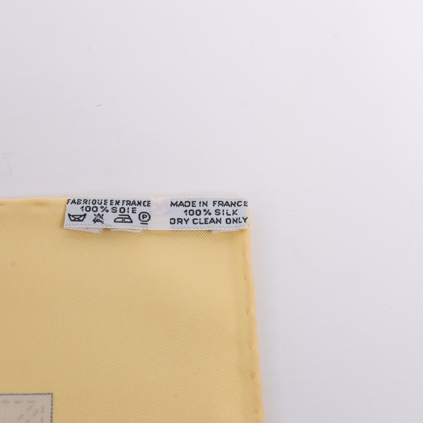 Hermès Carré 90 „COSTUMES CIVILS ACTUELS“ Schal aus 100 % Seide in Beige