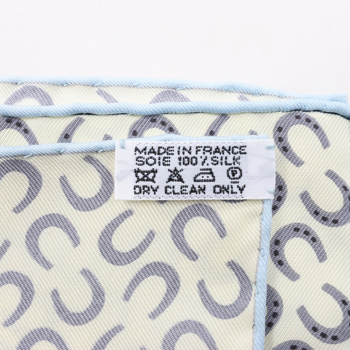 Hermès Carré 90 Foulard 100% Soie "À Cheval Sur Mon Carré" en Bleu