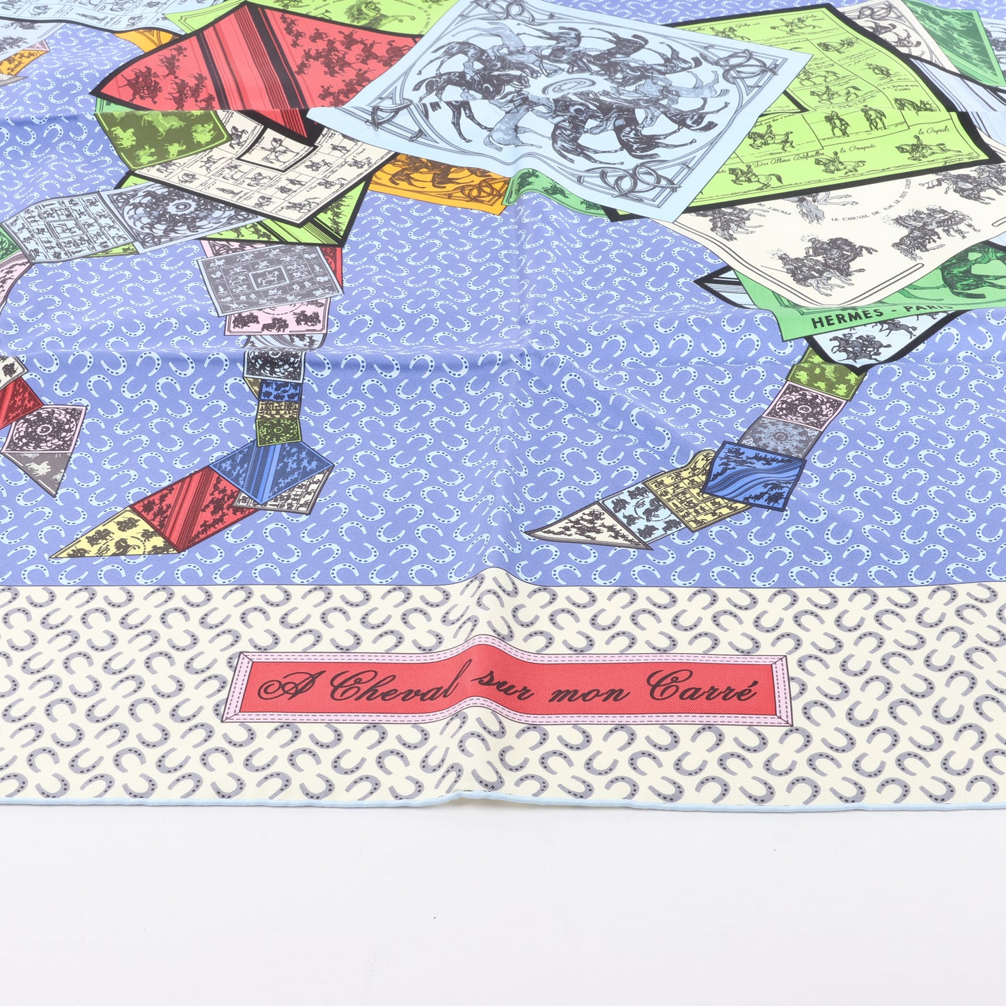 Hermès Carré 90 Foulard 100% Soie "À Cheval Sur Mon Carré" en Bleu