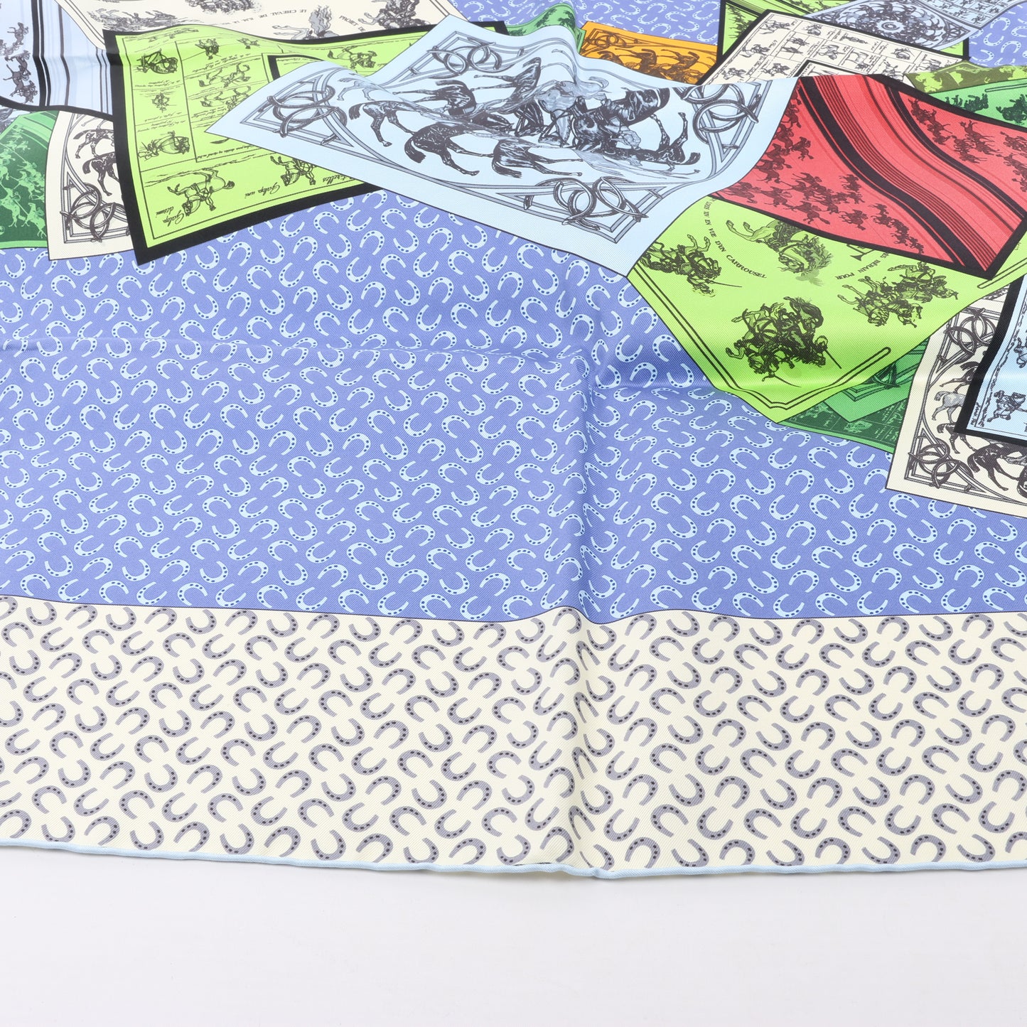Hermès Carré 90 Foulard 100% Soie "À Cheval Sur Mon Carré" en Bleu