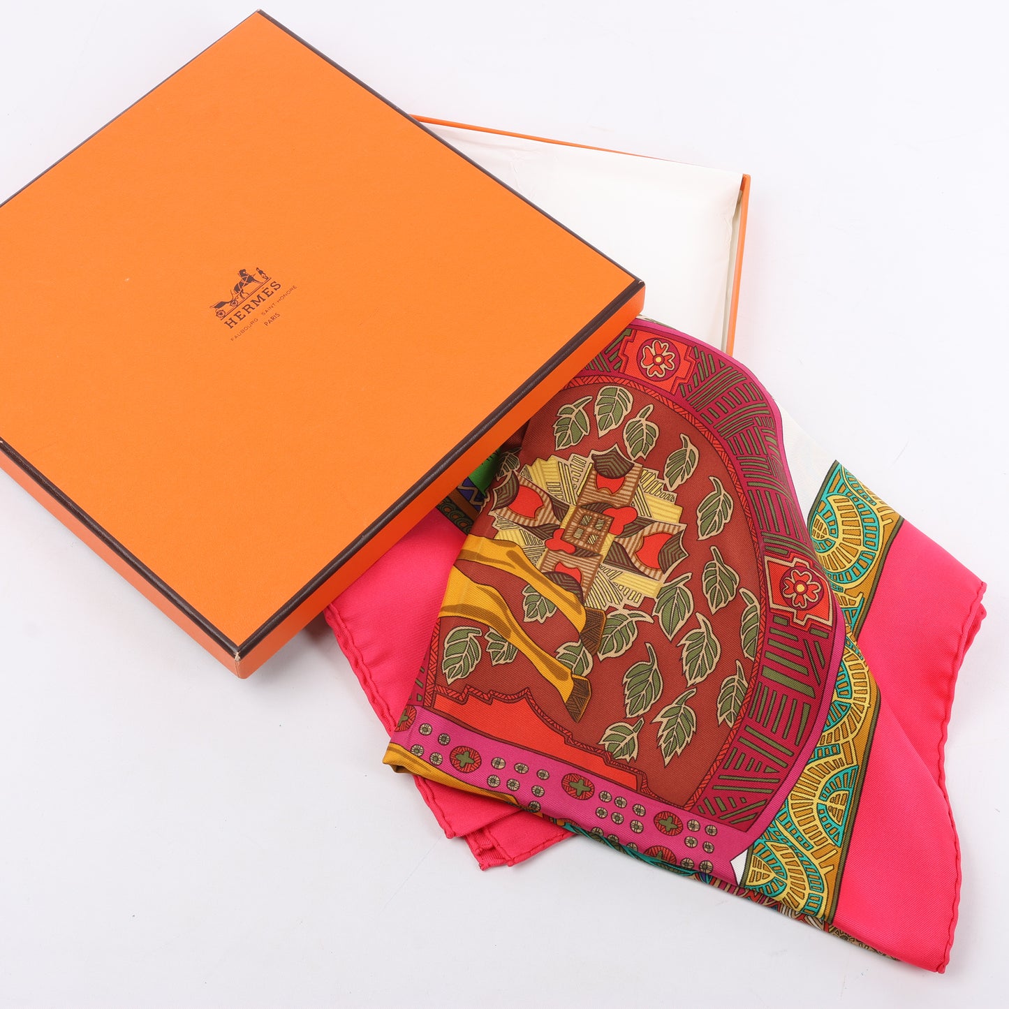 Hermès Carré 90 "ART des STEPPES" Foulard 100% Soie en Rose