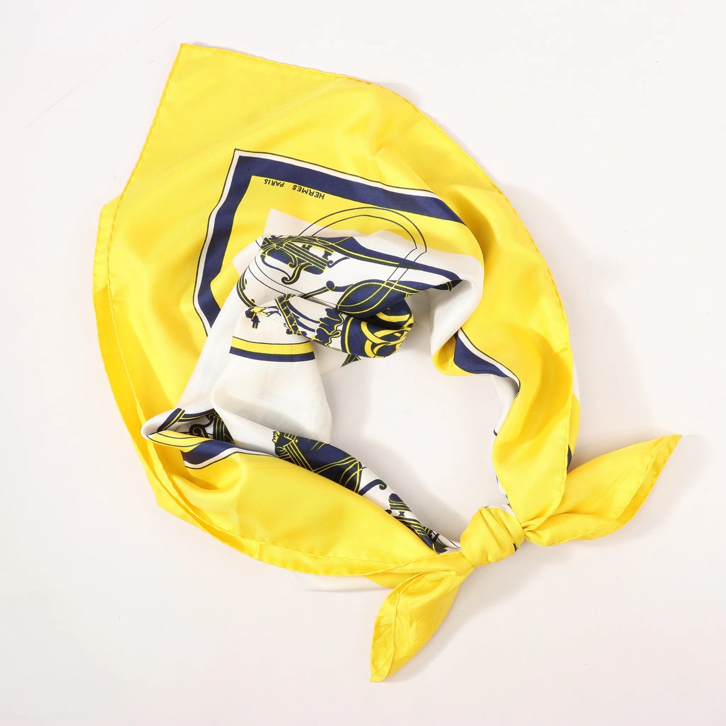 Hermès Carré 90 „ATTELAGE EN ARBALETE“ Seidentaschentuch in Gelb