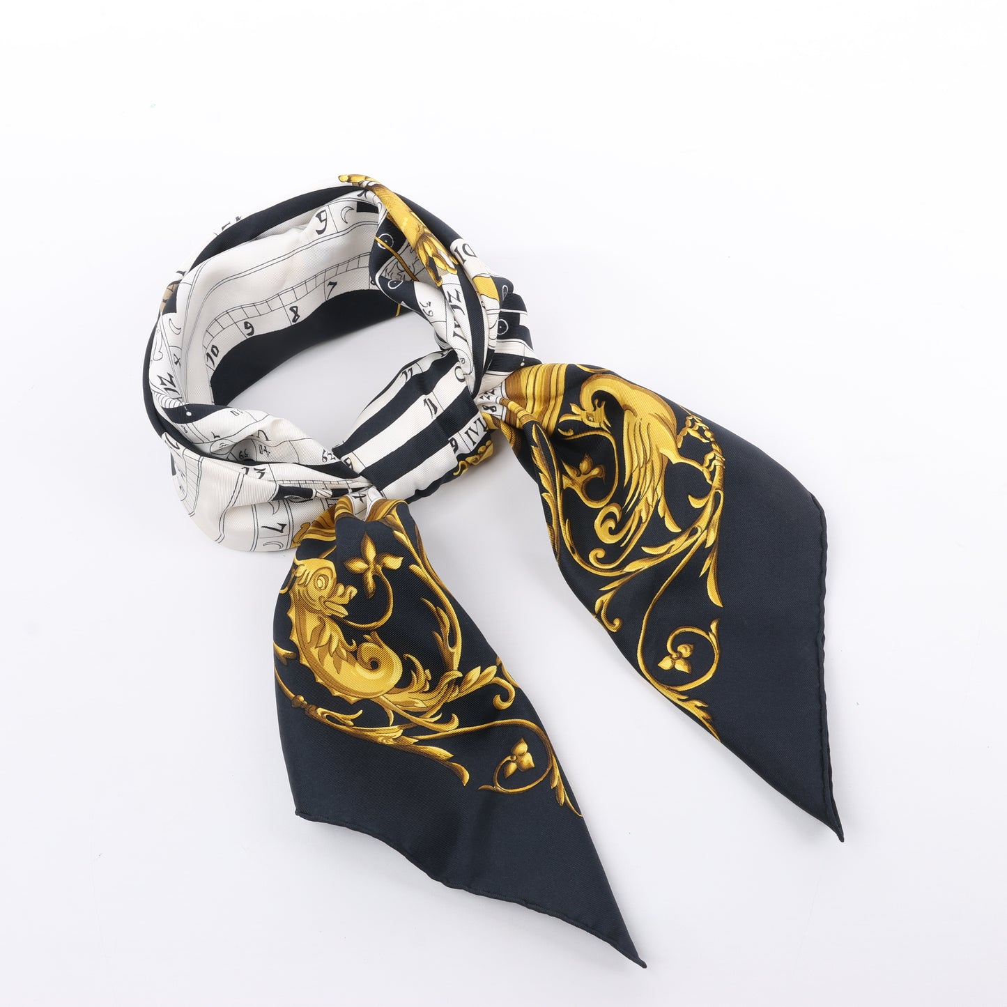 Carré Hermès Carré 90 « DIES ET HORE » 100 % soie noir