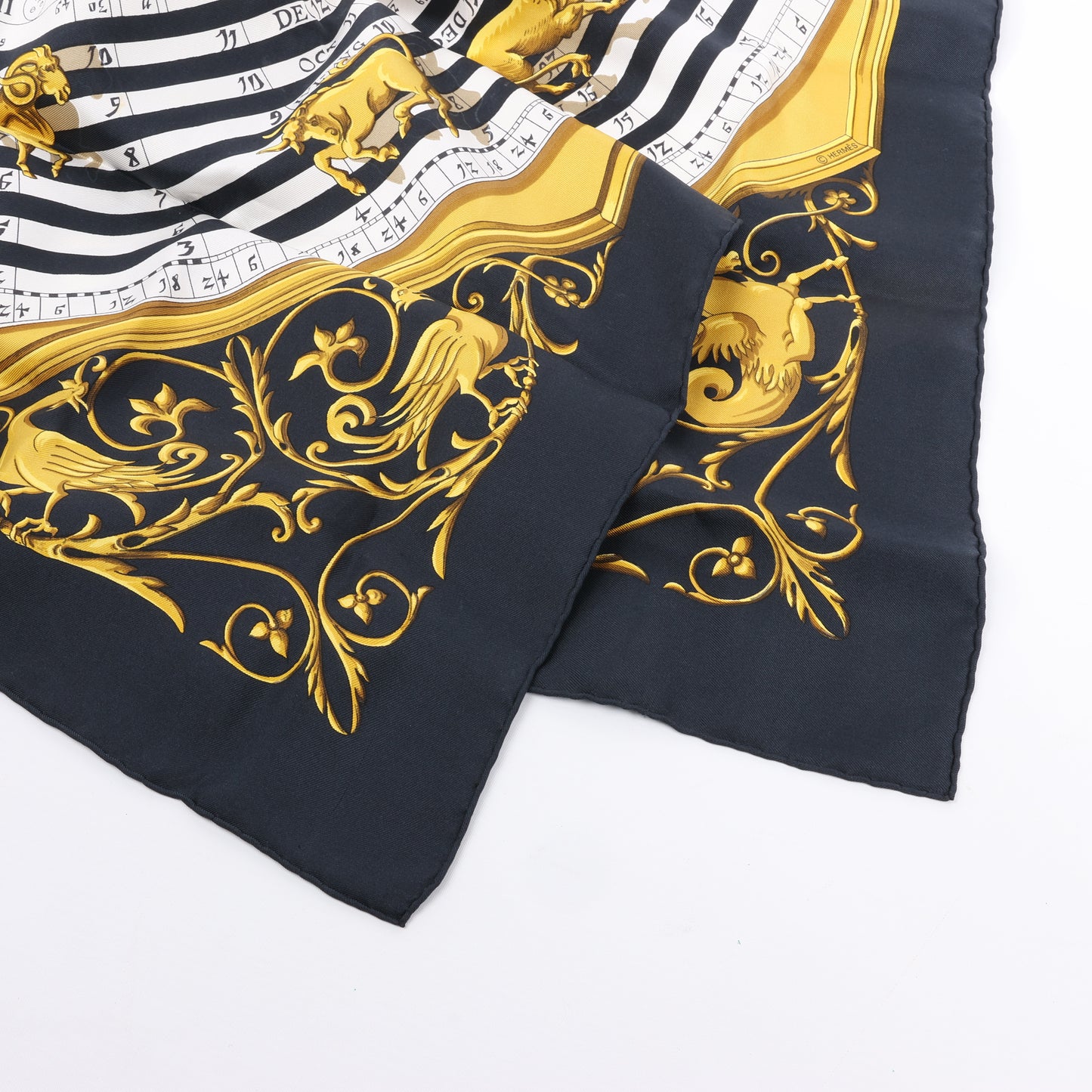 Carré Hermès Carré 90 « DIES ET HORE » 100 % soie noir