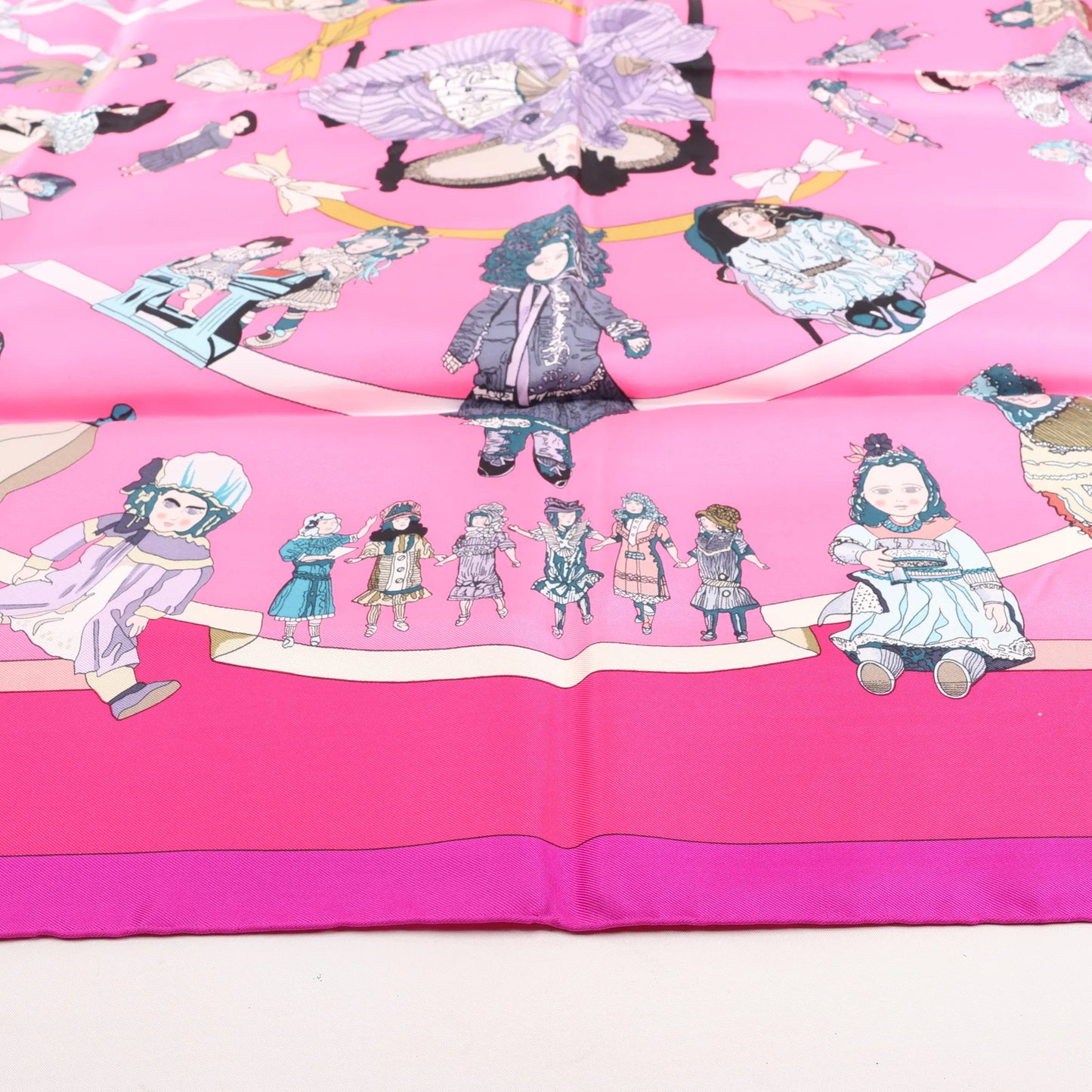 Hermès Carré 90 "HELLO DOLLY" Silk handkerchief in Pink