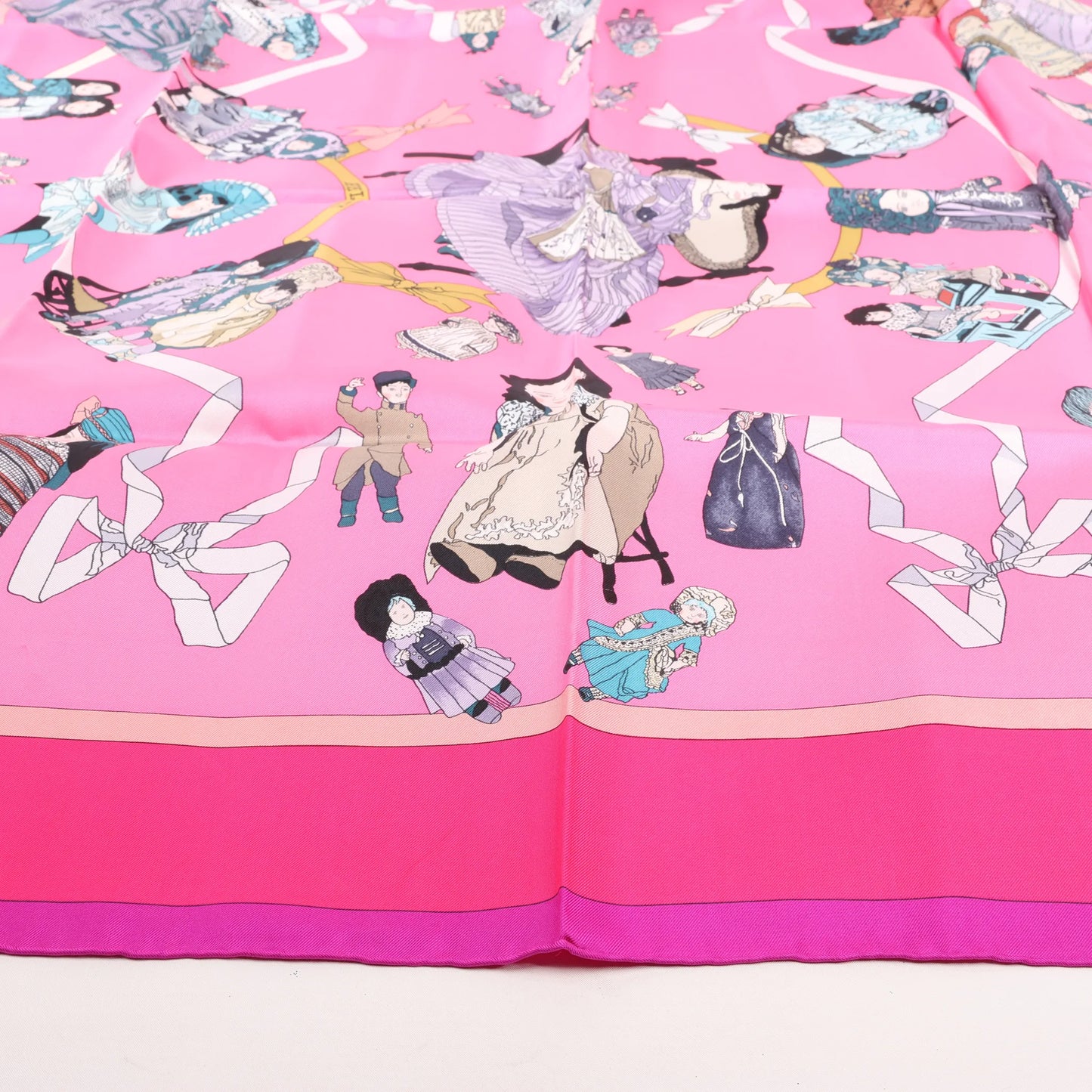 Hermès Carré 90 "HELLO DOLLY" Silk handkerchief in Pink