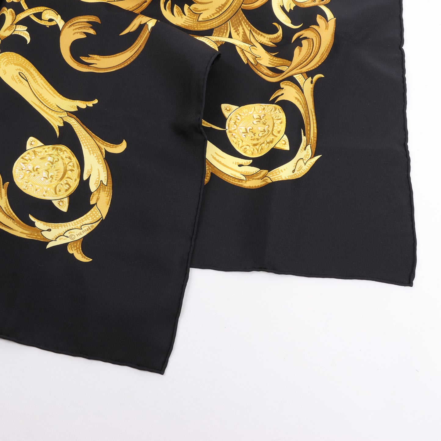 Hermès Carré 90 "LE MORS A LA CONETABLE" 100% Silk Scarf in Black
