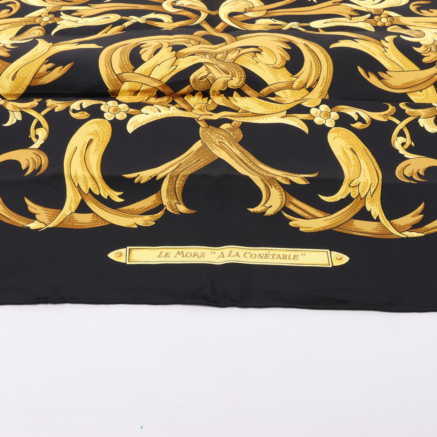 Hermès Carré 90 "LE MORS A LA CONETABLE" 100% Silk Scarf in Black