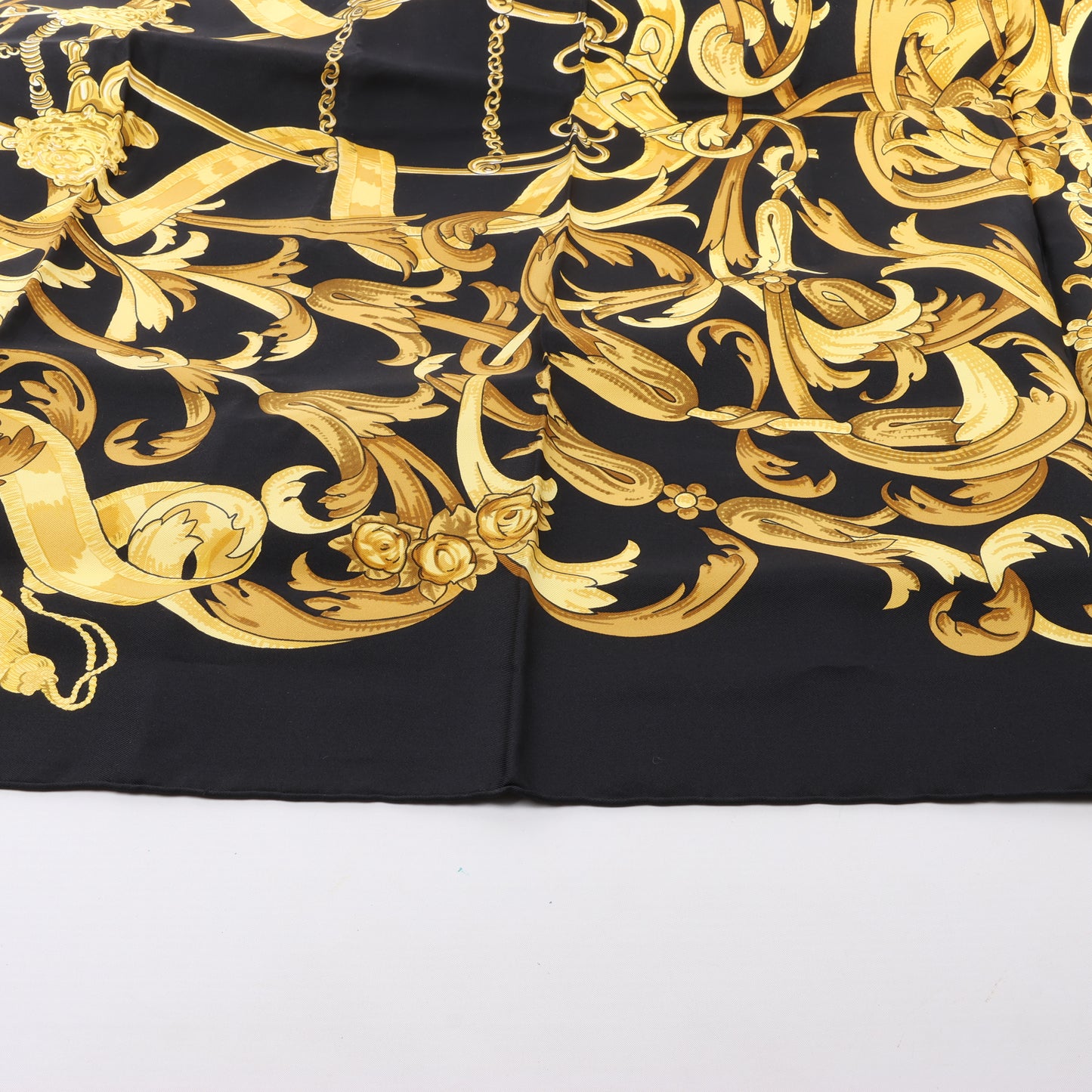 Hermès Carré 90 "LE MORS A LA CONETABLE" 100% Silk Scarf in Black