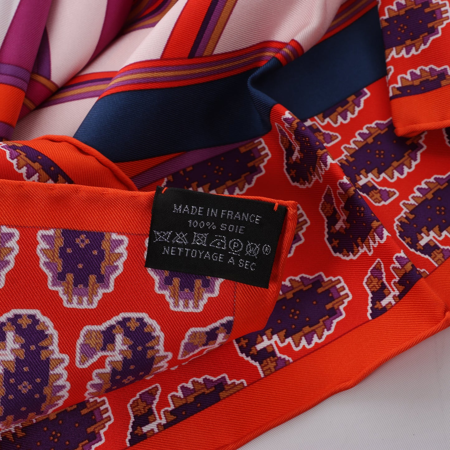 Hermès Carré 90 "LES ROUES DE PHAETON" Foulard 100% Soie en Orange x Rose