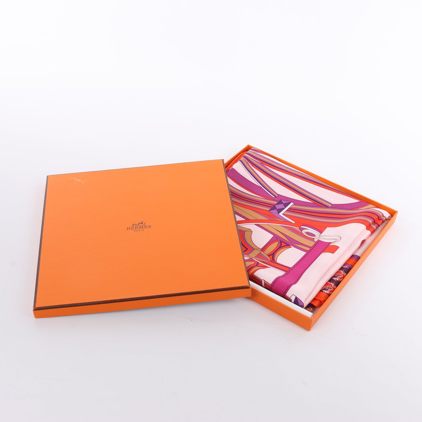 Hermès Carré 90 "LES ROUES DE PHAETON" Foulard 100% Soie en Orange x Rose
