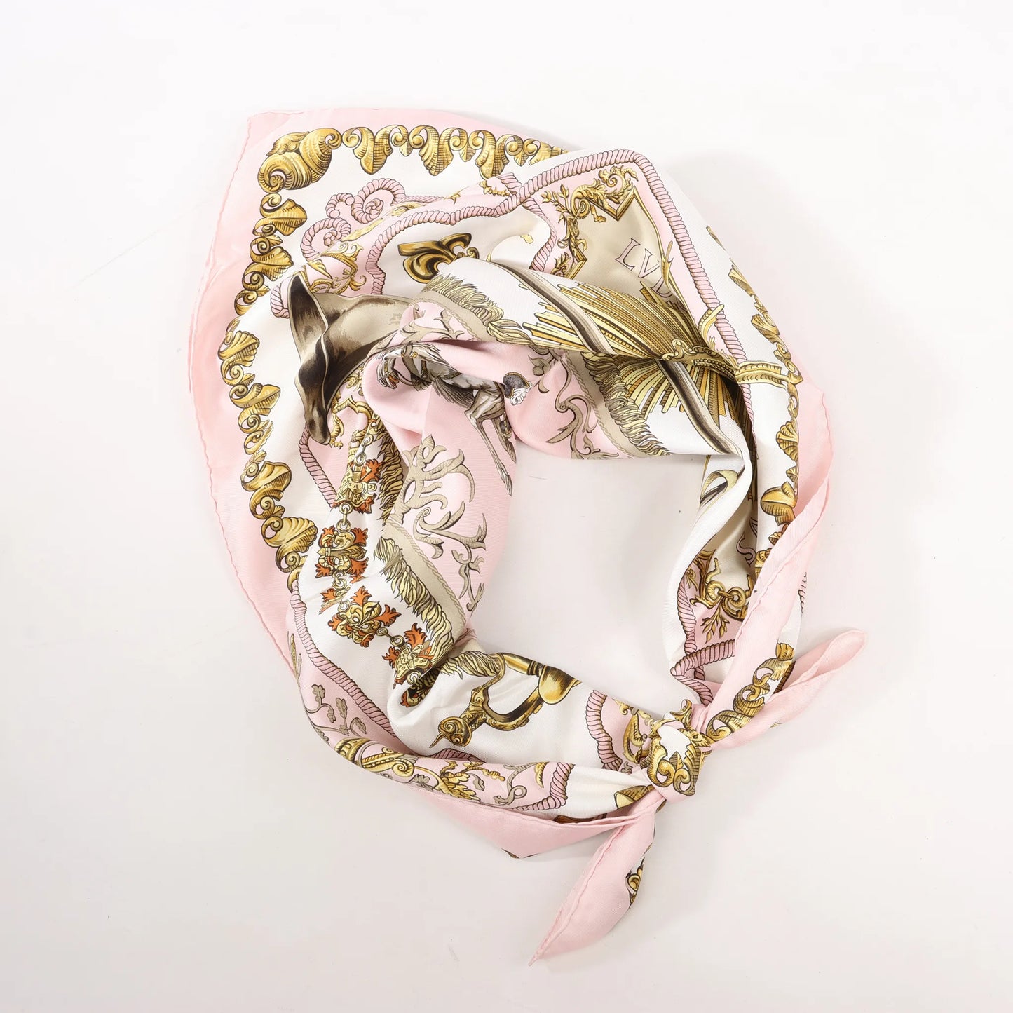 Mouchoir en soie Hermès Carré 90 « LVDOVICVS MAGNVS » rose