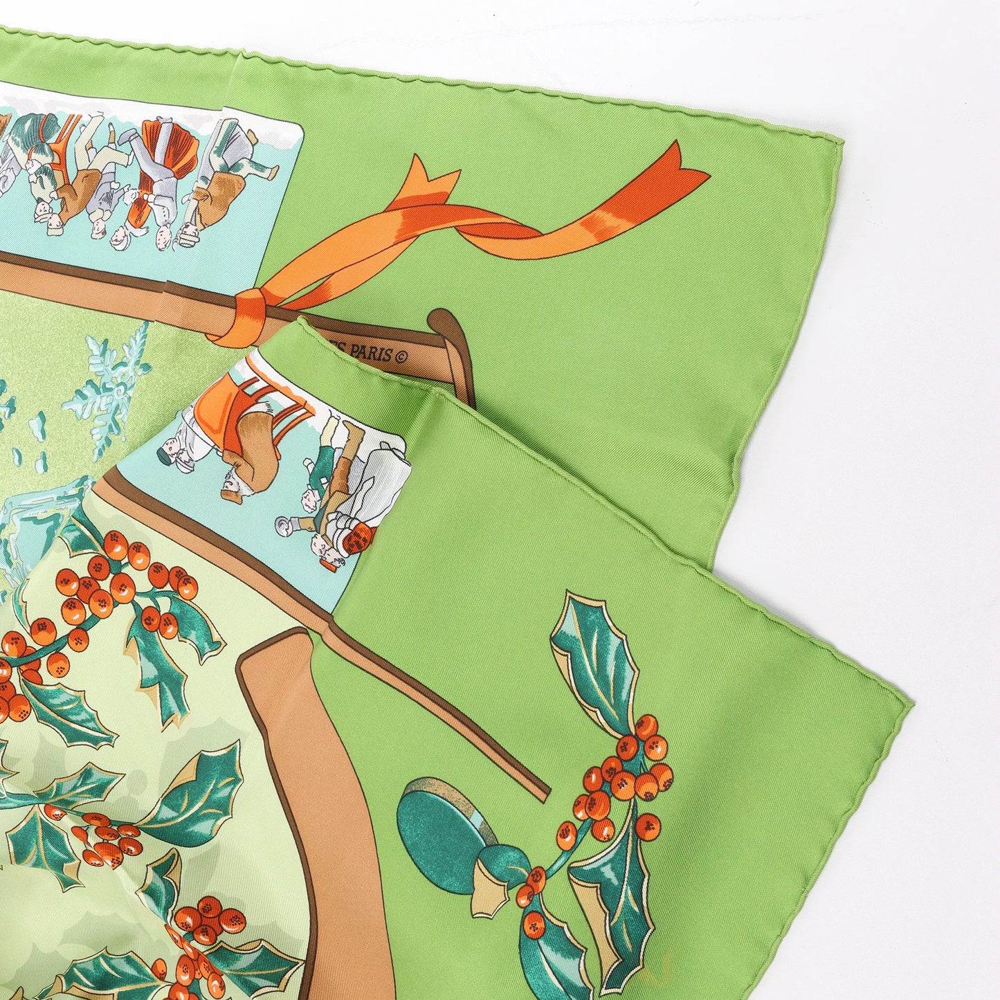 Hermès Carré 90 "Neige d' Antan" Silk handkerchief in Green