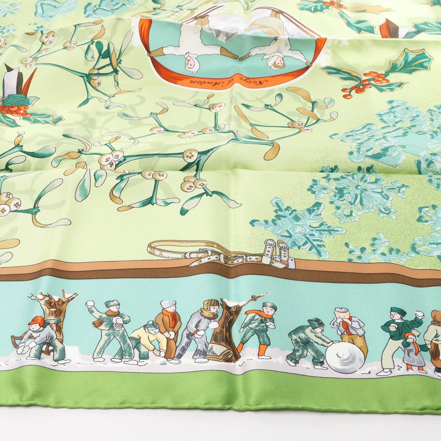Hermès Carré 90 "Neige d' Antan" Silk handkerchief in Green