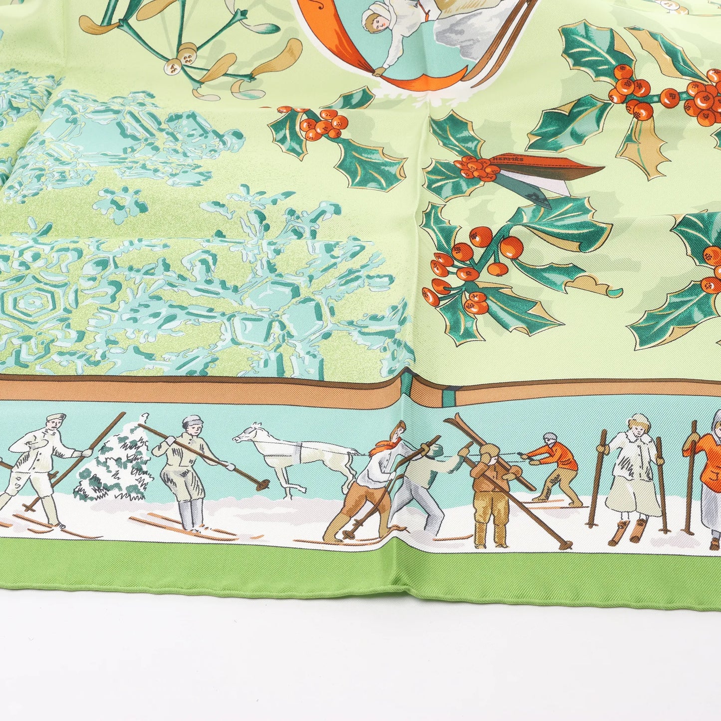 Hermès Carré 90 "Neige d' Antan" Silk handkerchief in Green
