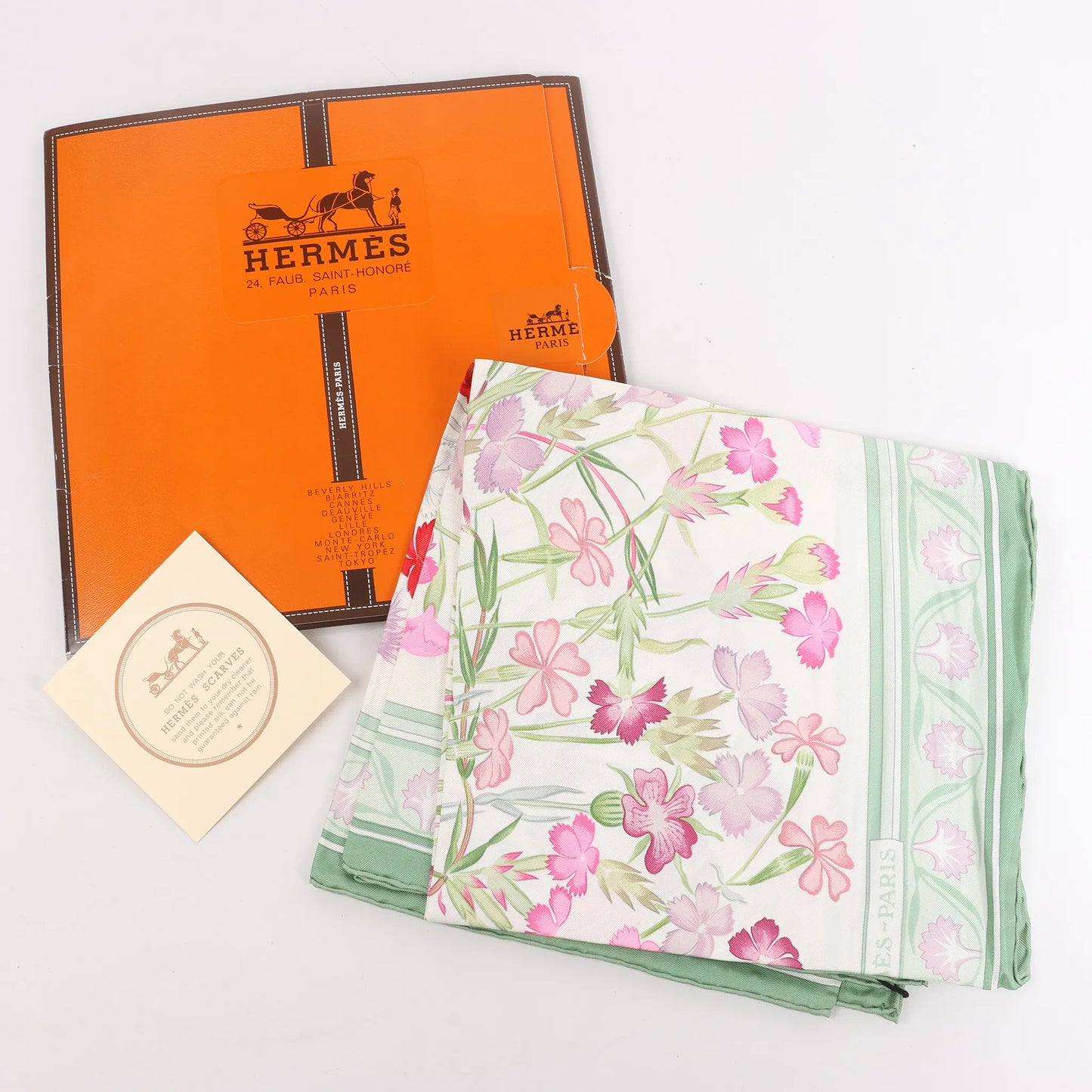 Hermès Carré 90 "OEillets sauvages et autres" Silk handkerchief in Green