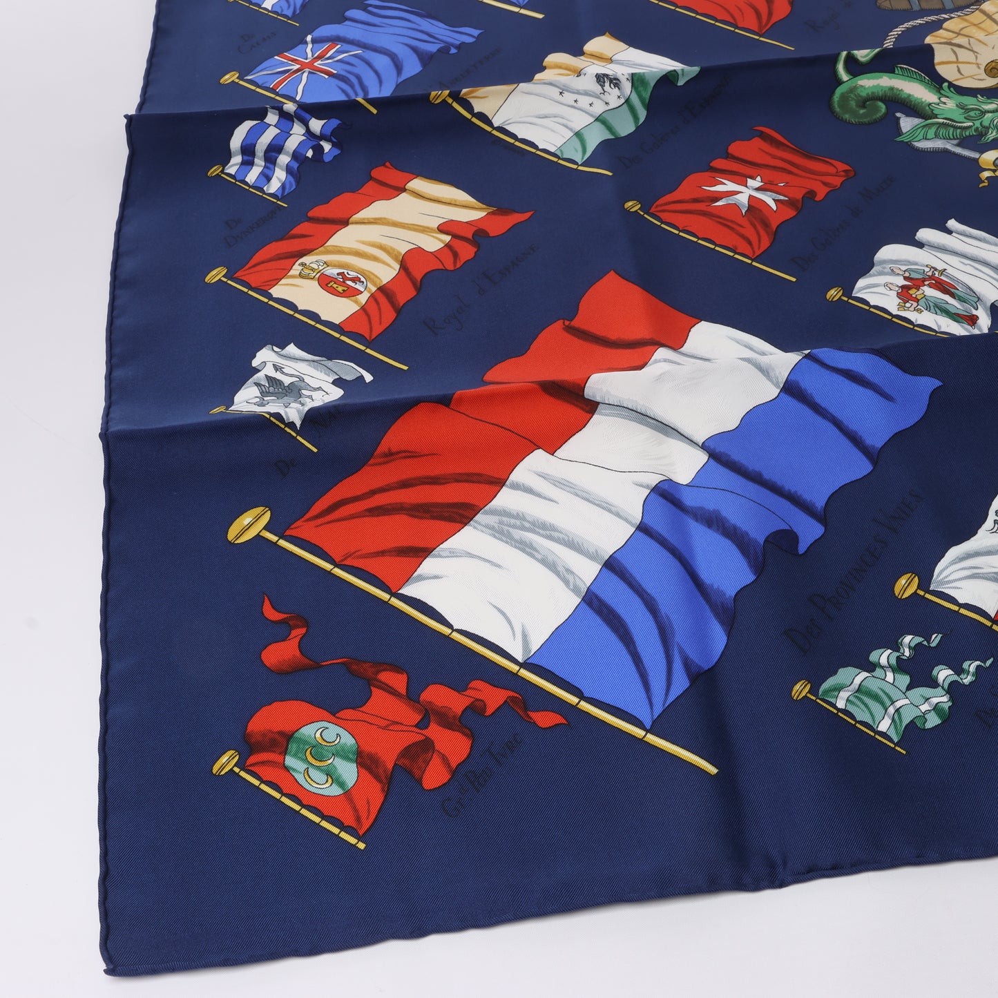 Hermès Carré 90 „PAVOIS“ Schal aus 100 % Seide in Marineblau