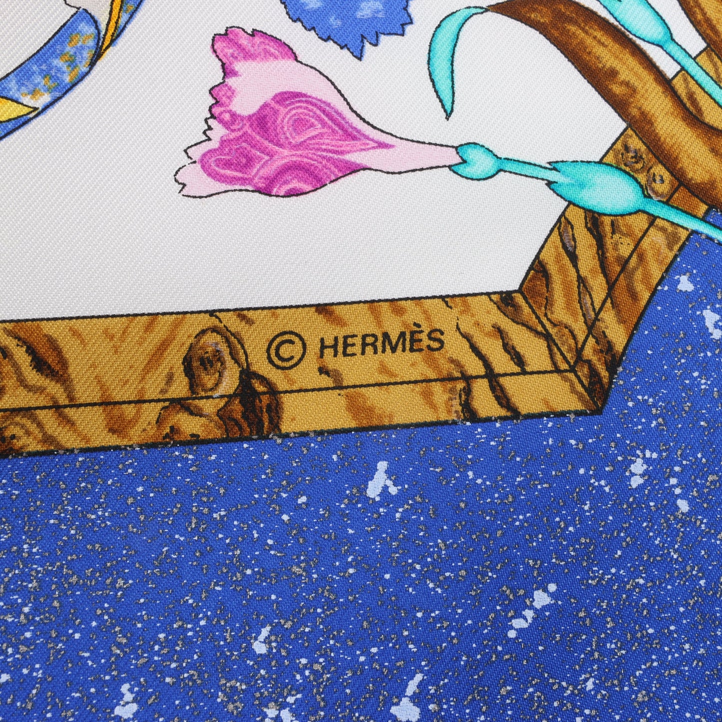 Hermès Carré 90 "PIERRES d' ORIENT et d' OCCIDENT" 100% Silk Scarf in Navy x Beige